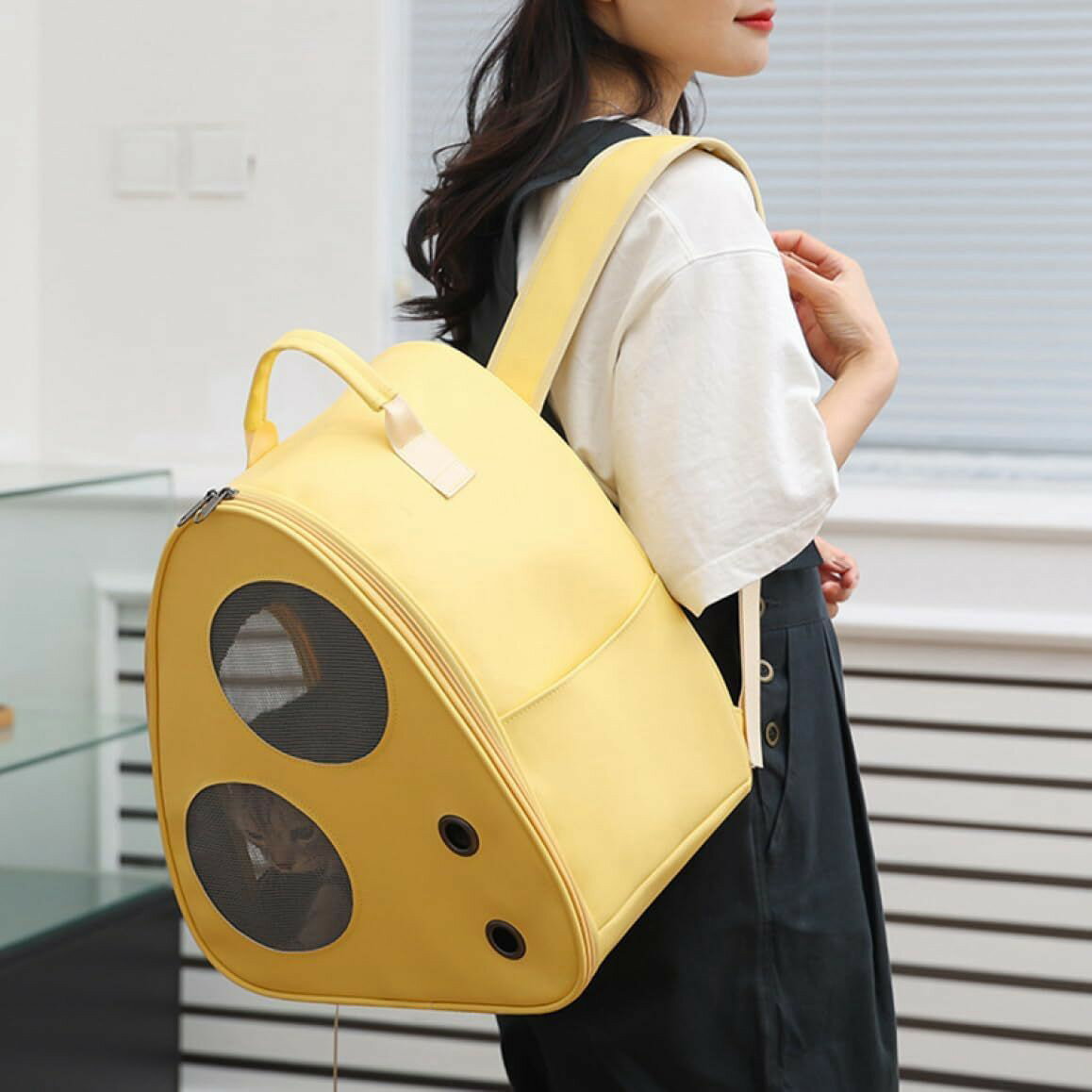 飛び出し 軽量 通気性 イエロー ペットバッグ 猫キャリーバッグ 犬キャリーバッグ うさぎ メッシュ バ..