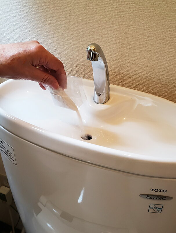 輝きが戻る　トイレタンクの洗浄剤　35g×8包（日本製）