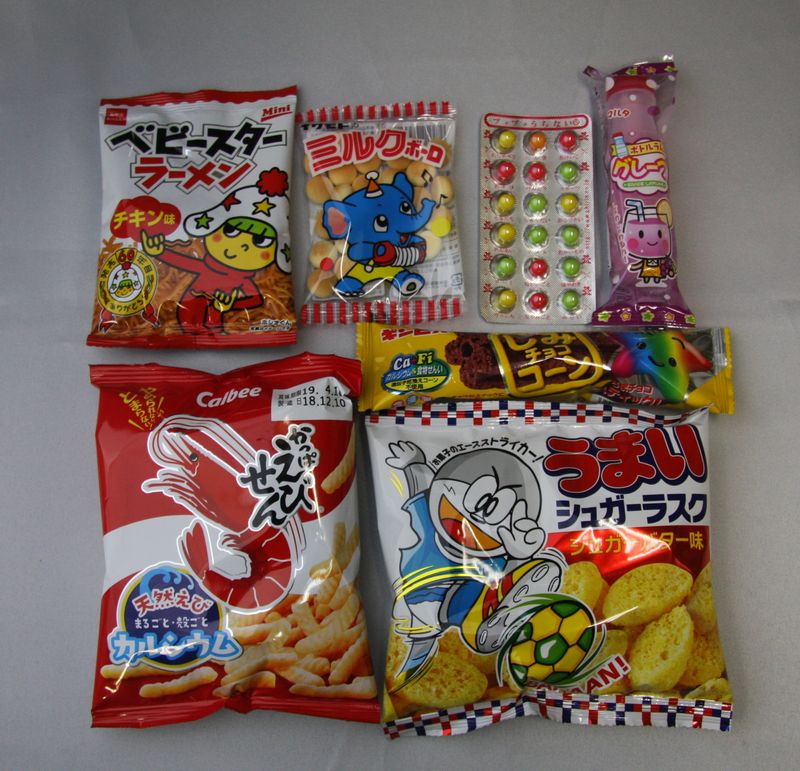 【キャラクターいろいろ】キャラクター巾着袋入りお菓子セットcara300