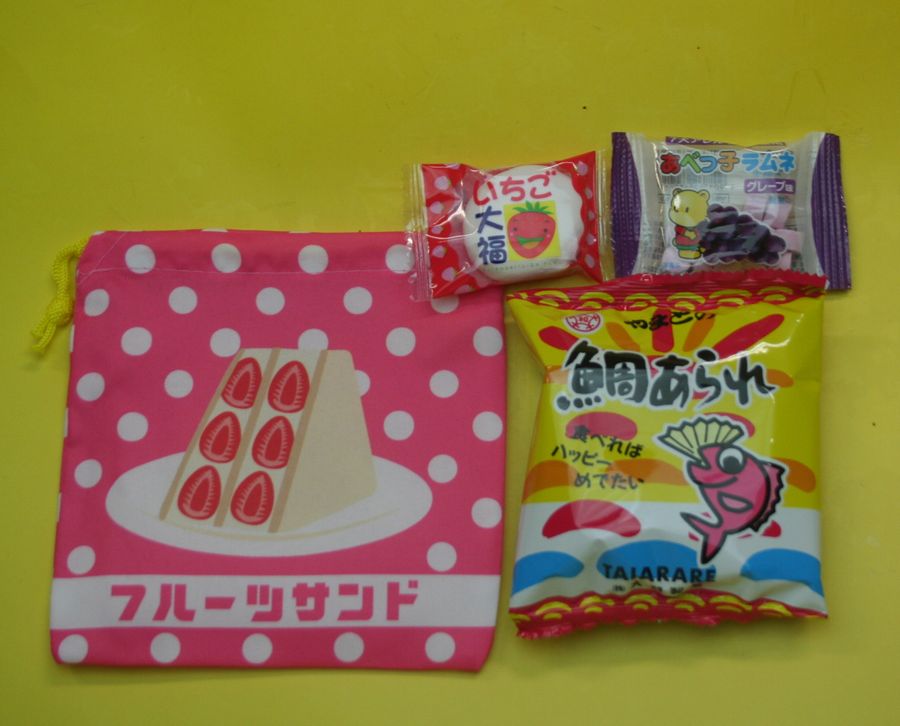 ミニミニ巾着に入ったお菓子セット