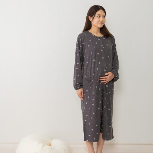 Petit jouet for maternity プティジョエット 長袖ワンピースパジャマ ロンパース型 スムース リボン柄(チャコール×L-LL) Petit jouet for maternity プティジョエット 長袖ワンピースパジャマ ロンパース型 スムース リボン柄(チャコール×L-LL)