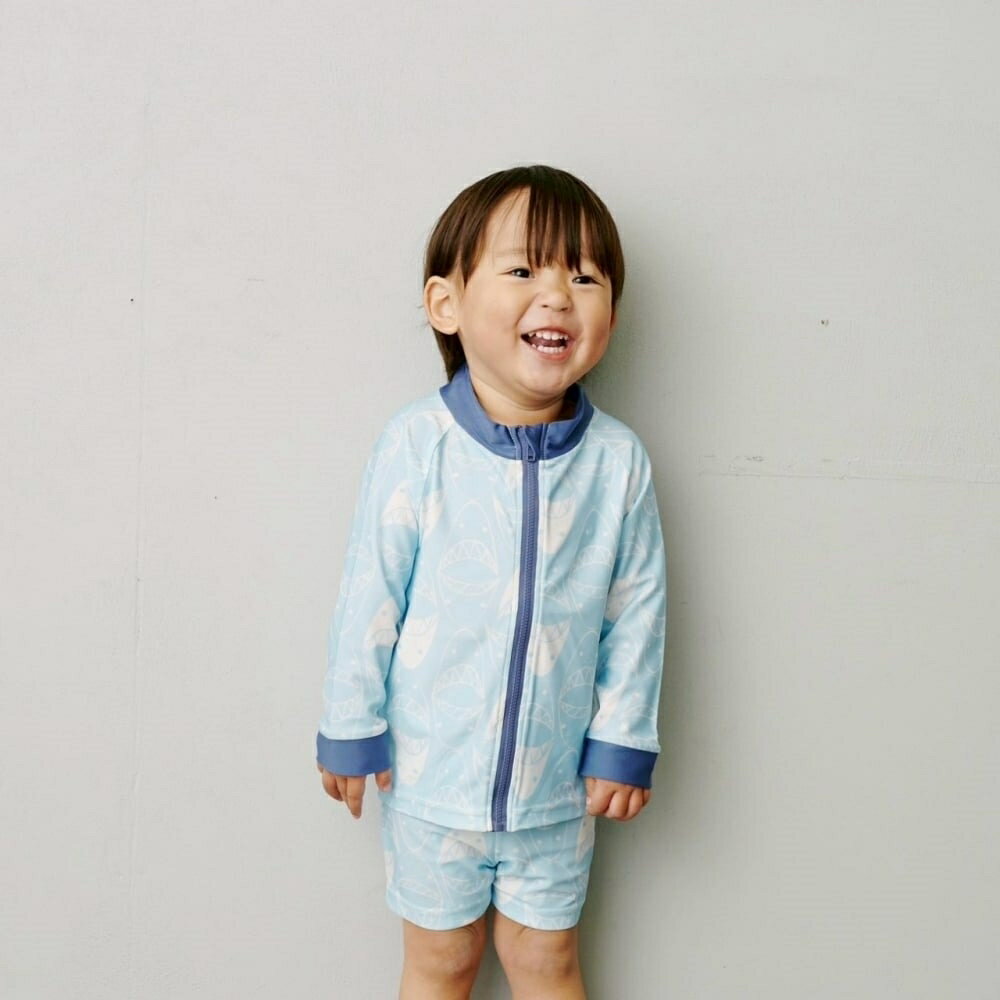 「12/1〜6限定先着で最大2000円OFFクーポン」sophitica ボーイズ サメ ラッシュガード サックス×95cm