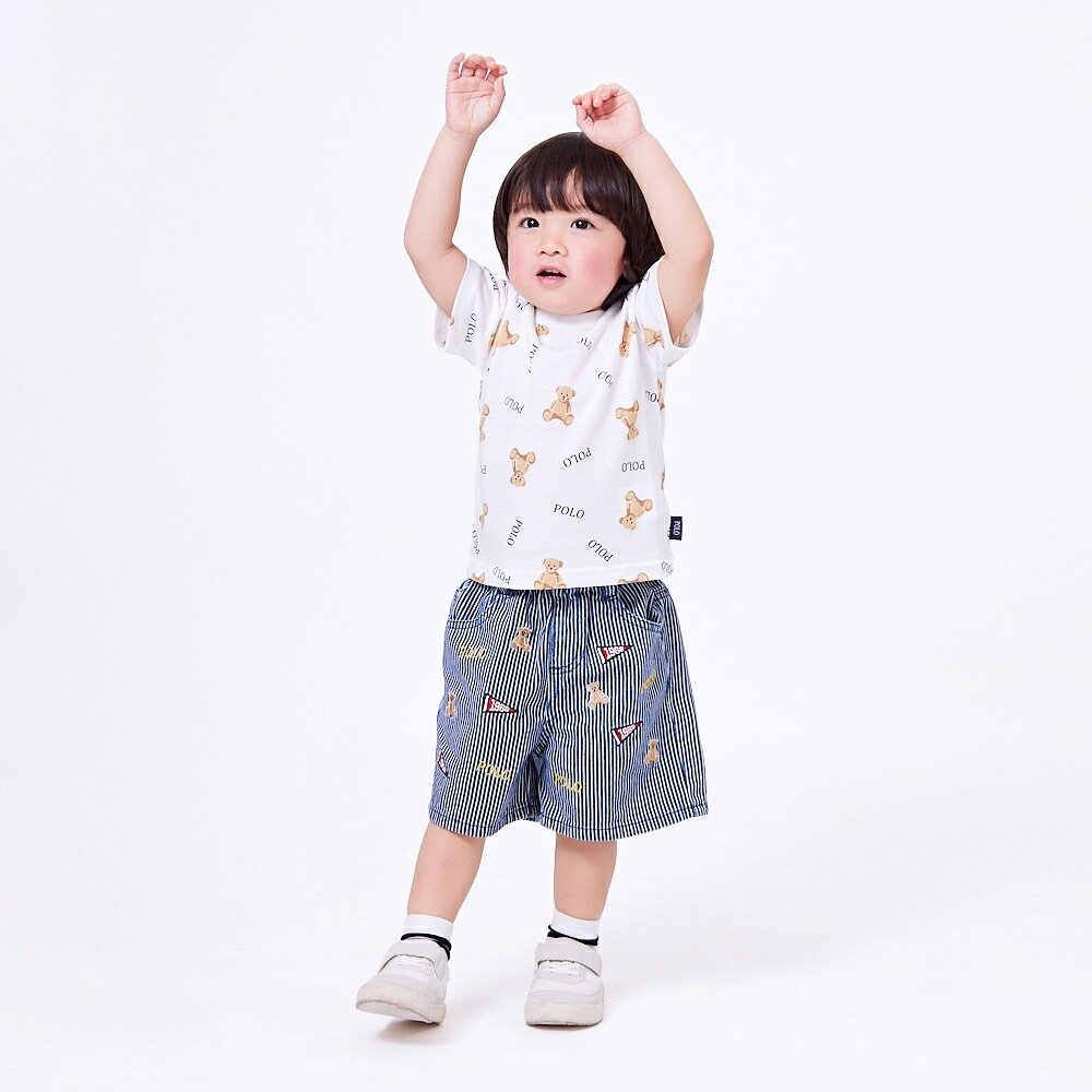 クマの総柄が可愛いTシャツです。＜サイズ＞80cm：身丈34cm、身巾29cm、肩幅28cm、袖丈8cm90cm：身丈37cm、身巾30cm、肩幅29cm、袖丈9cm＜素材＞天竺＜組成＞本体：ポリエステル65％、綿35％リブ部分：ポリエステル62％、綿33％、ポリウレタン5％こちらの商品は実店舗から入荷・発送しておりますため、パッケージ状態や、梱包状態が商品ごとに異なる場合がございます。一部商品に商品管理ラベルが添付されている場合がございます。※お支払い方法はご利用ガイドの「お支払い方法・お支払いについて」をご確認ください。※ご注文確定後の注文内容の変更、キャンセルはお受けしておりません。※対象年齢がある商品については目安となっております。※実際の商品と画像は若干異なる場合がございます。対象月齢 (カ月～)：18.0 - 24.0梱包サイズ (cm)：15,23,3重量 (g)：10 GRAMbabiesrus,#000444,#00003870,#00004002,#00004014,#20260828003