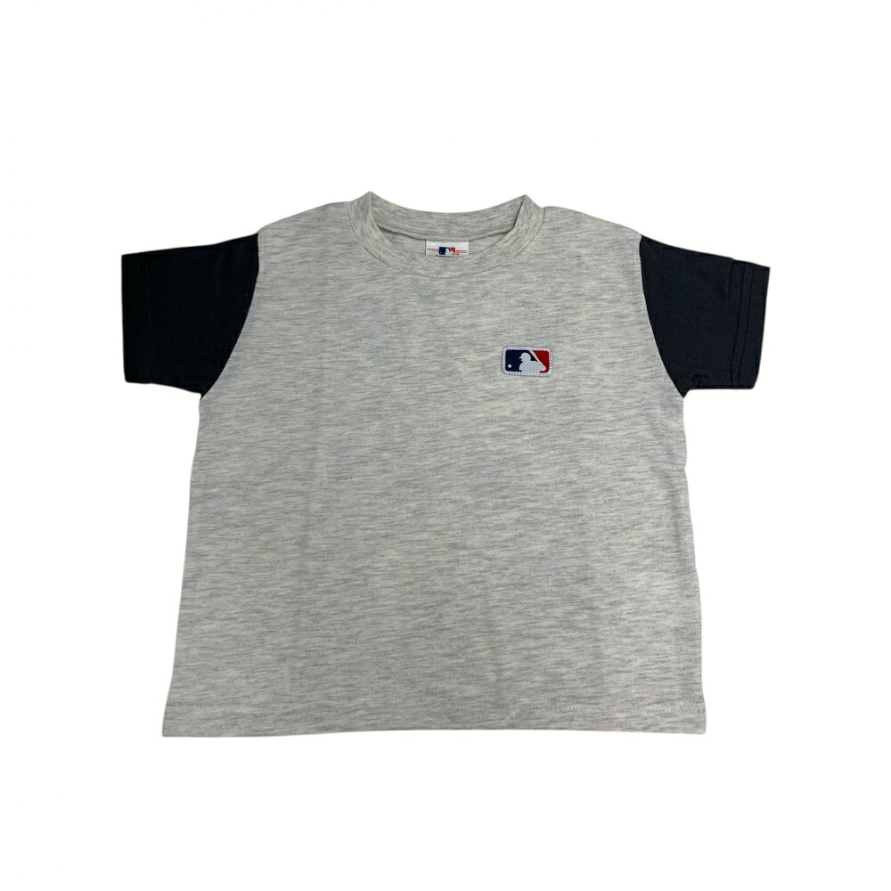 MLBチームのロゴがバックプリントに集合した可愛いTシャツです。＜サイズ＞90cm：身丈37cm、身巾35cm、肩幅30cm、袖丈11cm95cm：身丈38.5cm、身巾36cm、肩幅31cm、袖丈11.5cm100cm：身丈40cm、身巾37cm、肩幅32cm、袖丈12cm110cm：身丈43cm、身巾39cm、肩幅34cm、袖丈13cm＜素材＞天竺＜組成＞本体：ポリエステル65％、綿35％リブ部分：ポリエステル62％、綿33％、ポリウレタン5％こちらの商品は実店舗から入荷・発送しておりますため、パッケージ状態や、梱包状態が商品ごとに異なる場合がございます。一部商品に商品管理ラベルが添付されている場合がございます。※お支払い方法はご利用ガイドの「お支払い方法・お支払いについて」をご確認ください。※ご注文確定後の注文内容の変更、キャンセルはお受けしておりません。※対象年齢がある商品については目安となっております。※実際の商品と画像は若干異なる場合がございます。対象月齢 (カ月～)：18.0 - 24.0梱包サイズ (cm)：15,23,3重量 (g)：10 GRAMmlb,#000444,#00003870,#00004018,#20260828003