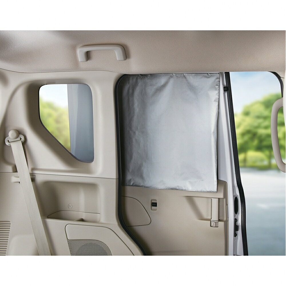 ピタッっと薄型マグネットでつけやすいエアコンの効率アップに車中泊の目隠しにUVカット率は99%、さらに近赤外線もカットし、強い日差しから車内をしっかりガード。遮光1級、UPF50+で日差しを徹底ブロック。使用生地は放射冷却効果をもつシルバーコーティング仕様の「遮夏（しゃなつ）」。遮熱・遮光機能付きで日差しから車内を守る薄型マグネット5個でピッタリくっつき位置調節も自在。ドア開閉もOK小さくたためてコンパクト商品サイズ：70 × 52cm使用方法：シルバー面を車内側にして、サイドドアの窓枠部分にカーテンのマグネットを取り付けてください。※マグネットが付かない窓枠には使用できません。※法令違反になるため、走行時のフロントウィンドウや前席のサイドウィンドウには使用しないでください。こちらの商品は実店舗から入荷・発送しておりますため、パッケージ状態や、梱包状態が商品ごとに異なる場合がございます。一部商品に商品管理ラベルが添付されている場合がございます。※お支払い方法はご利用ガイドの「お支払い方法・お支払いについて」をご確認ください。※ご注文確定後の注文内容の変更、キャンセルはお受けしておりません。※対象年齢がある商品については目安となっております。※実際の商品と画像は若干異なる場合がございます。梱包サイズ (cm)：52,70,1重量 (g)：130 GRAMcogitUV・暑さ対策グッズ