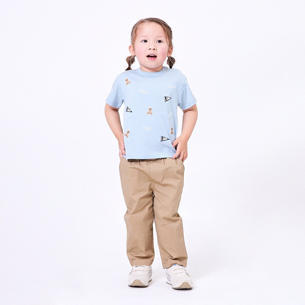 刺繍がかわいい総柄のTシャツです。前面刺繍で高級感のある1枚です。＜サイズ＞80cm：身丈34cm、身巾29cm、肩幅28cm、袖丈8cm90cm：身丈37cm、身巾30cm、肩幅29cm、袖丈9cm＜素材＞天竺＜組成＞本体：ポリエステル65％、綿35％リブ部分：ポリエステル62％、綿33％、ポリウレタン5％こちらの商品は実店舗から入荷・発送しておりますため、パッケージ状態や、梱包状態が商品ごとに異なる場合がございます。一部商品に商品管理ラベルが添付されている場合がございます。※お支払い方法はご利用ガイドの「お支払い方法・お支払いについて」をご確認ください。※ご注文確定後の注文内容の変更、キャンセルはお受けしておりません。※対象年齢がある商品については目安となっております。※実際の商品と画像は若干異なる場合がございます。対象月齢 (カ月～)：18.0 - 24.0梱包サイズ (cm)：15,23,3重量 (g)：10 GRAMpolo_bcs,#000444,#00003870,#00004002,#00004014,#20260828003