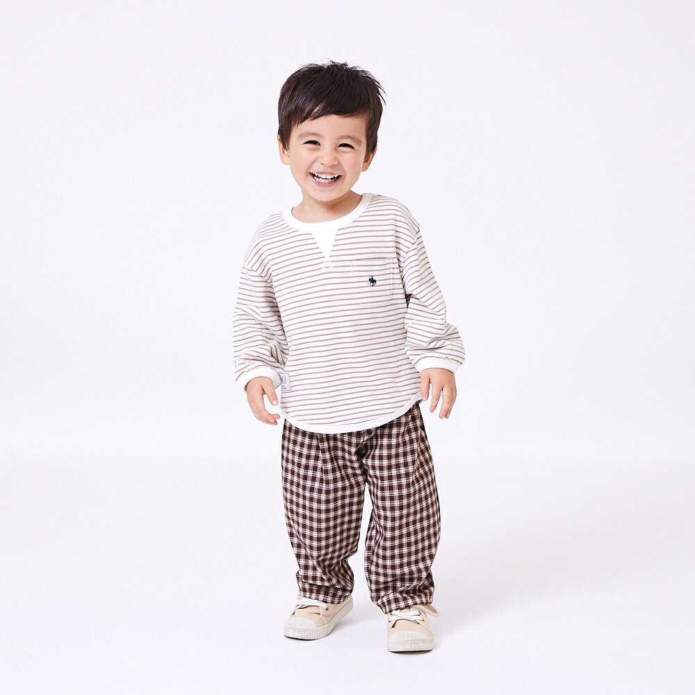POLO BCSブランドの裏毛トレーナーです。ボーダーデザインが可愛らしいアイテムです。＜サイズ＞80cm:身丈36cm 身幅34cm 肩幅33cm 袖丈23cm90cm:身丈39cm 身幅35cm 肩幅34cm 袖丈26cm＜品質＞本体：綿60％　ポリエステル40％リブ部分：綿57％　ポリエステル38％　ポリウレタン5％こちらの商品は実店舗から入荷・発送しておりますため、パッケージ状態や、梱包状態が商品ごとに異なる場合がございます。一部商品に商品管理ラベルが添付されている場合がございます。※お支払い方法はご利用ガイドの「お支払い方法・お支払いについて」をご確認ください。※ご注文確定後の注文内容の変更、キャンセルはお受けしておりません。※対象年齢がある商品については目安となっております。※実際の商品と画像は若干異なる場合がございます。梱包サイズ (cm)：15,23,3重量 (g)：10 GRAMpolo_bcs#00004093,#00004121