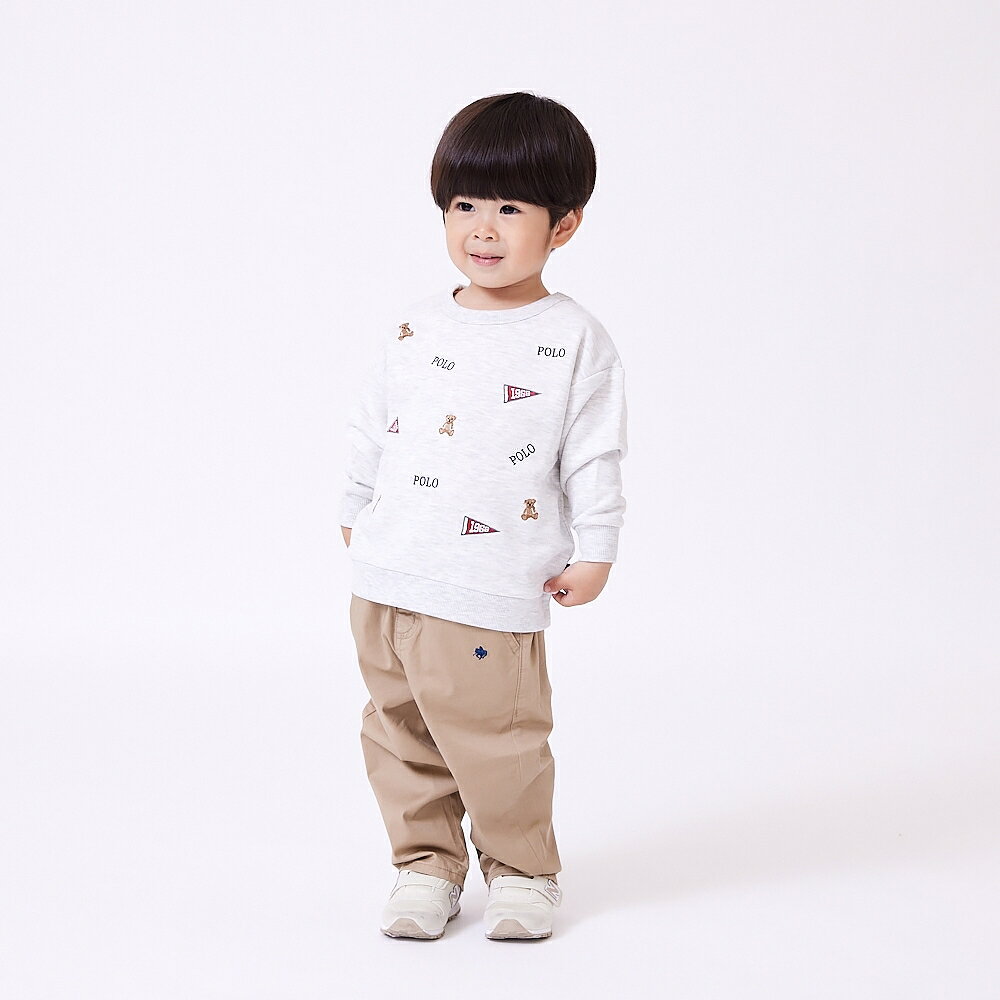 POLO BCSブランドの裏毛トレーナーです。総柄デザインが可愛らしいデザインです。＜サイズ＞80cm:身丈36cm 身幅34cm 肩幅33cm 袖丈23cm90cm:身丈39cm 身幅35cm 肩幅34cm 袖丈26cm＜品質＞本体：綿50％　ポリエステル50％リブ部分：綿57％　ポリエステル38％　ポリウレタン5％こちらの商品は実店舗から入荷・発送しておりますため、パッケージ状態や、梱包状態が商品ごとに異なる場合がございます。一部商品に商品管理ラベルが添付されている場合がございます。※お支払い方法はご利用ガイドの「お支払い方法・お支払いについて」をご確認ください。※ご注文確定後の注文内容の変更、キャンセルはお受けしておりません。※対象年齢がある商品については目安となっております。※実際の商品と画像は若干異なる場合がございます。梱包サイズ (cm)：15,23,3重量 (g)：10 GRAMpolo_bcs#00004093,#00004121