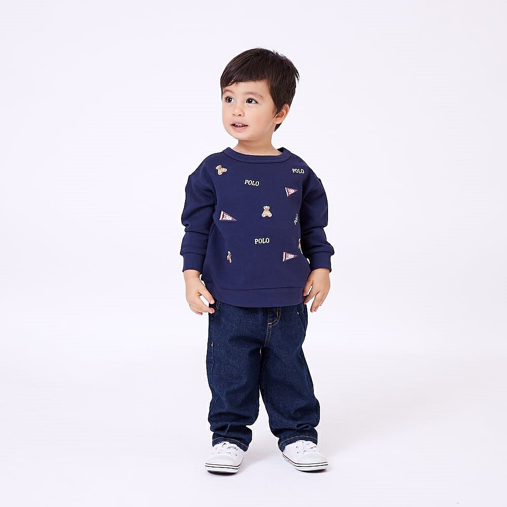 POLO BCSブランドの裏毛トレーナーです。総柄デザインが可愛らしいデザインです。＜サイズ＞80cm:身丈36cm 身幅34cm 肩幅33cm 袖丈23cm90cm:身丈39cm 身幅35cm 肩幅34cm 袖丈26cm＜品質＞本体：綿50％　ポリエステル50％リブ部分：綿57％　ポリエステル38％　ポリウレタン5％こちらの商品は実店舗から入荷・発送しておりますため、パッケージ状態や、梱包状態が商品ごとに異なる場合がございます。一部商品に商品管理ラベルが添付されている場合がございます。※お支払い方法はご利用ガイドの「お支払い方法・お支払いについて」をご確認ください。※ご注文確定後の注文内容の変更、キャンセルはお受けしておりません。※対象年齢がある商品については目安となっております。※実際の商品と画像は若干異なる場合がございます。梱包サイズ (cm)：15,23,3重量 (g)：10 GRAMpolo_bcs#00004093,#00004121