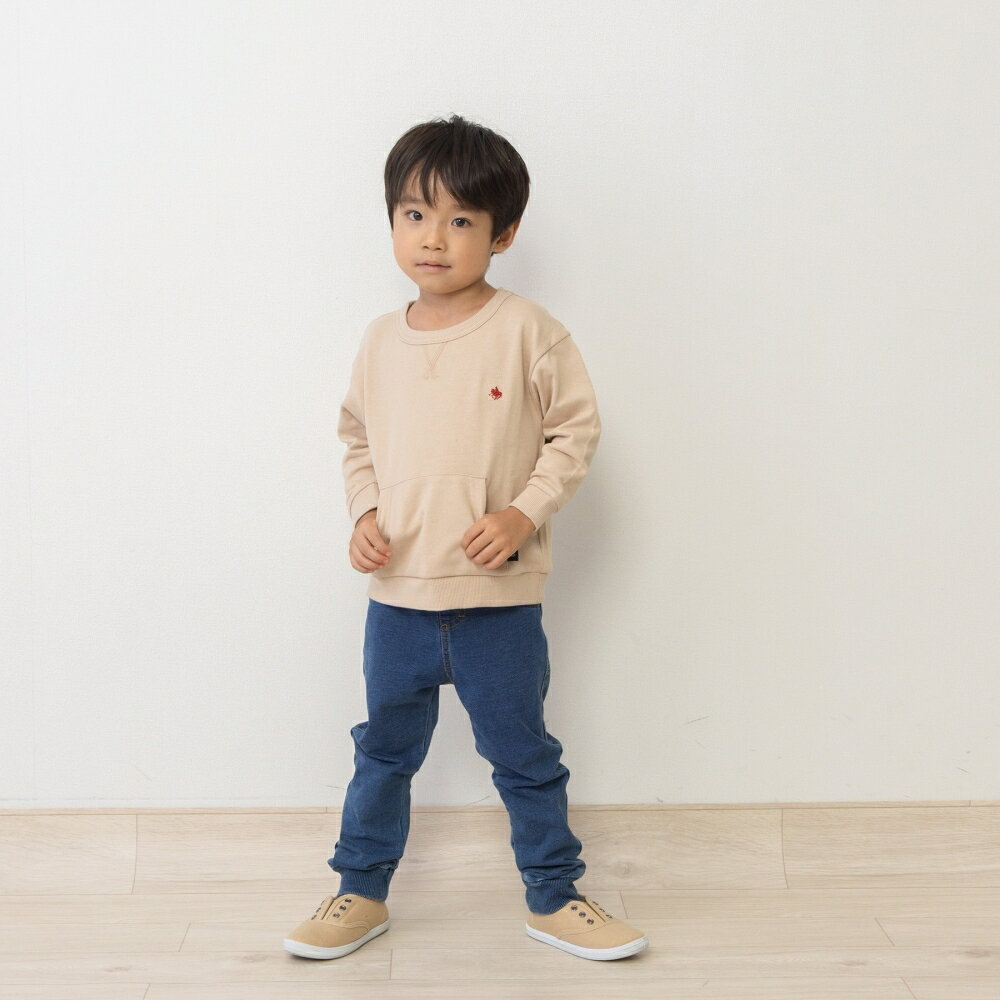 POLO BCSブランドの裏毛トレーナーです。シンプルなワンポイント刺繍で着回ししやすいデザインです。＜サイズ＞100cm:身丈42cm 身幅36cm 肩幅35cm 袖丈30cm110cm:身丈45cm 身幅37cm 肩幅36cm 袖丈33cm＜品質＞本体：綿60％、ポリエステル40％リブ部分：綿57％、ポリエステル38％、ポリウレタン5％こちらの商品は実店舗から入荷・発送しておりますため、パッケージ状態や、梱包状態が商品ごとに異なる場合がございます。一部商品に商品管理ラベルが添付されている場合がございます。※お支払い方法はご利用ガイドの「お支払い方法・お支払いについて」をご確認ください。※ご注文確定後の注文内容の変更、キャンセルはお受けしておりません。※対象年齢がある商品については目安となっております。※実際の商品と画像は若干異なる場合がございます。梱包サイズ (cm)：15,23,3重量 (g)：10 GRAMpolo_bcs,#00004121