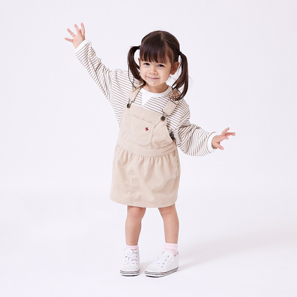 POLO BCSブランドのジャンパースカートです。コーデュロイ素材の着回ししやすいデザインになります。＜サイズ＞80cm:総丈46.5cm ウエスト幅30cm スカート丈19cm 裾幅42.5cm90cm:総丈49cm ウエスト幅31cm スカート丈20.5cm 裾幅44cm＜素材＞コーデュロイ＜品質＞ポリエステル100％こちらの商品は実店舗から入荷・発送しておりますため、パッケージ状態や、梱包状態が商品ごとに異なる場合がございます。一部商品に商品管理ラベルが添付されている場合がございます。※お支払い方法はご利用ガイドの「お支払い方法・お支払いについて」をご確認ください。※ご注文確定後の注文内容の変更、キャンセルはお受けしておりません。※対象年齢がある商品については目安となっております。※実際の商品と画像は若干異なる場合がございます。梱包サイズ (cm)：15,23,3重量 (g)：10 GRAMpolo_bcs#00004093,#00004121