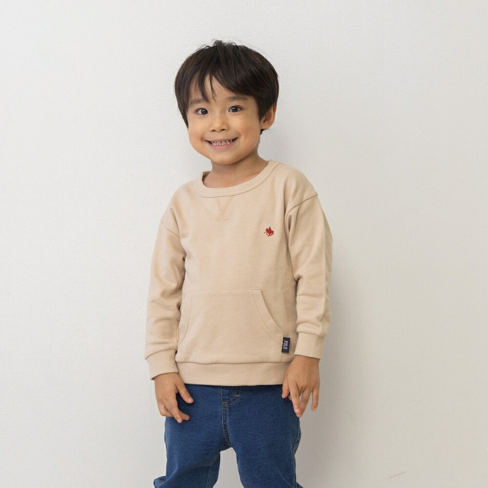 POLO BCSブランドの裏毛トレーナーです。シンプルなワンポイント刺繍で着回ししやすいデザインです。＜サイズ＞100cm:身丈42cm 身幅36cm 肩幅35cm 袖丈30cm110cm:身丈45cm 身幅37cm 肩幅36cm 袖丈33cm＜品質＞本体：綿60％、ポリエステル40％リブ部分：綿57％、ポリエステル38％、ポリウレタン5％こちらの商品は実店舗から入荷・発送しておりますため、パッケージ状態や、梱包状態が商品ごとに異なる場合がございます。一部商品に商品管理ラベルが添付されている場合がございます。※お支払い方法はご利用ガイドの「お支払い方法・お支払いについて」をご確認ください。※ご注文確定後の注文内容の変更、キャンセルはお受けしておりません。※対象年齢がある商品については目安となっております。※実際の商品と画像は若干異なる場合がございます。梱包サイズ (cm)：15,23,3重量 (g)：10 GRAMpolo_bcs,#00004121