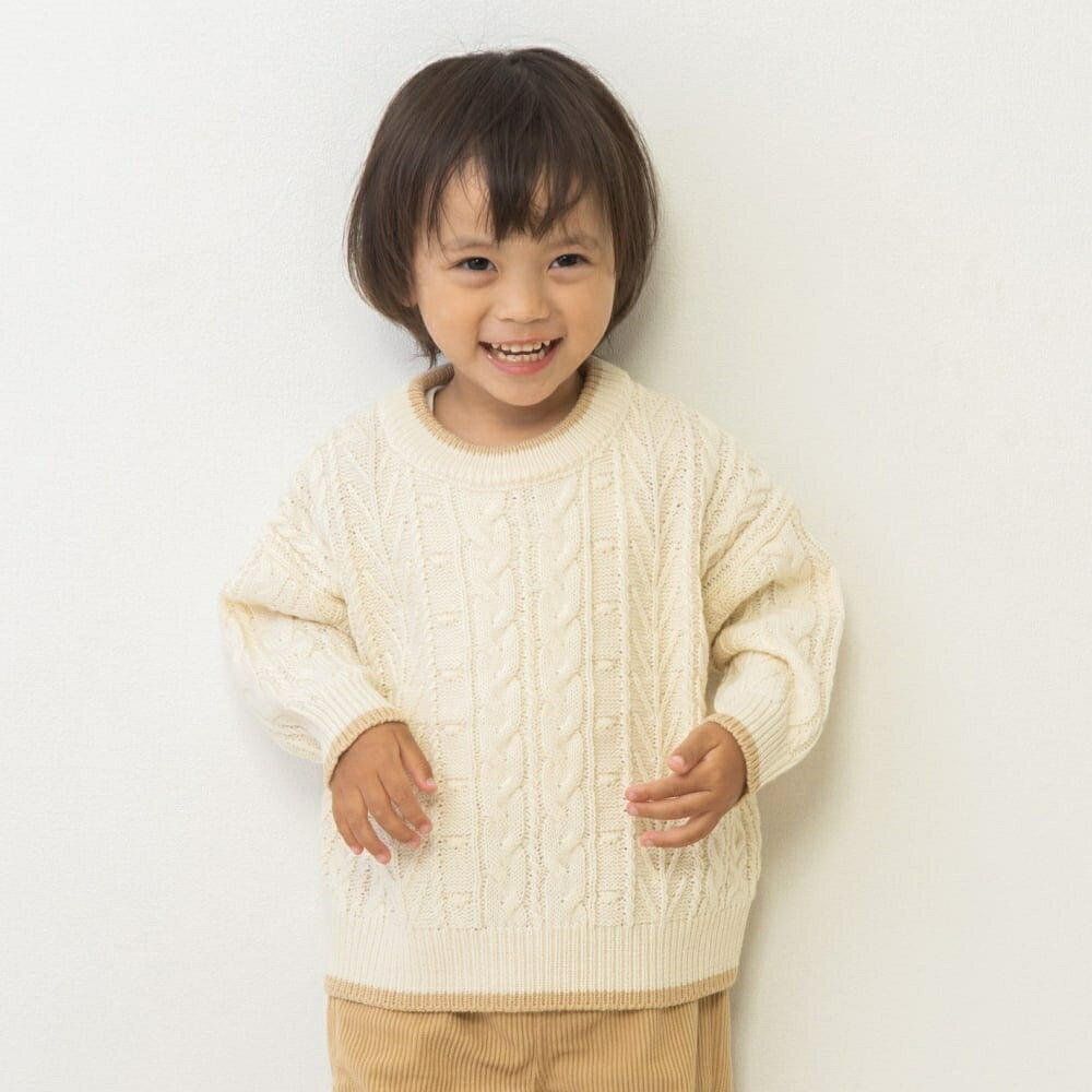 【ベビーザらス限定】ベビーザらス限定PBブランド　RAT-A-TATR（ラッタッタ）もっとお洋服選びを楽しくしたい！”わくわく”を詰め込んだ素材とデザインで家族の毎日を応援するデイリーウエアです♪おしゃれなケーブル編みの柄が大人っぽくオシャレに決まる、やわらかいニットセーターです♪シャツやアウターとの重ね着にも相性抜群な秋冬コーディネートのマストアイテム☆裾と袖口のカラー使いもおしゃれ☆お洗濯もできます。男女問わずコーディネートできるカラーリングもポイント！ホワイト・ベージュの2色展開です！＜サイズ＞　 80cm：身丈36cm　身幅39.5cm　袖丈20cm 90cm：身丈38cm　身幅40.5cm　袖丈22cm 95cm：身丈40cm　身幅41.5cm　袖丈24cm100cm：身丈42cm　身幅42.5cm　袖丈26cm＜素材＞7Gアクリル＜組成＞　　アクリル100％こちらの商品は実店舗から入荷・発送しておりますため、パッケージ状態や、梱包状態が商品ごとに異なる場合がございます。一部商品に商品管理ラベルが添付されている場合がございます。※お支払い方法はご利用ガイドの「お支払い方法・お支払いについて」をご確認ください。※ご注文確定後の注文内容の変更、キャンセルはお受けしておりません。※対象年齢がある商品については目安となっております。※実際の商品と画像は若干異なる場合がございます。梱包サイズ (cm)：1,1,1重量 (g)：10 GRAMlattatter,#00004121