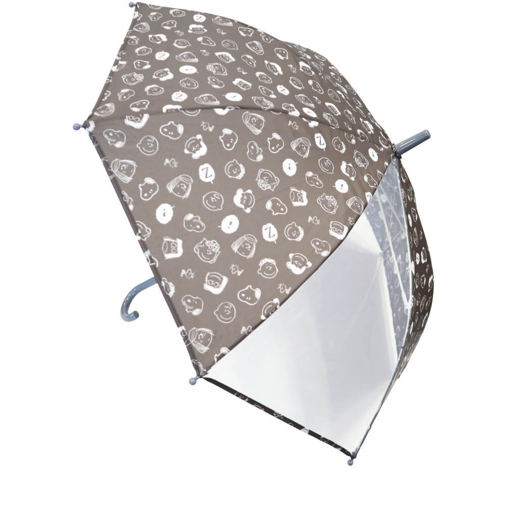 トイザらス・ベビーザらス限定人気キャラクター スヌーピーの傘です。前が見えやすいように傘生地の一部を透明にしました。＜仕様＞安全手開き仕様＜サイズ＞親骨の長さ：50cm ＜材質＞生地部分：ポリエステル100%透明部分：ポリエチレンこちらの商品は実店舗から入荷・発送しておりますため、パッケージ状態や、梱包状態が商品ごとに異なる場合がございます。一部商品に商品管理ラベルが添付されている場合がございます。※お支払い方法はご利用ガイドの「お支払い方法・お支払いについて」をご確認ください。※ご注文確定後の注文内容の変更、キャンセルはお受けしておりません。※対象年齢がある商品については目安となっております。※実際の商品と画像は若干異なる場合がございます。対象年齢：3歳 〜 5歳著作権：(C) 2022 Peanuts Worldwide LLC【090001156074】【090600240】【090600941】【090900050012002】【090900054052】【090900054057】【090900054062】PEANUTS（ピーナッツ）