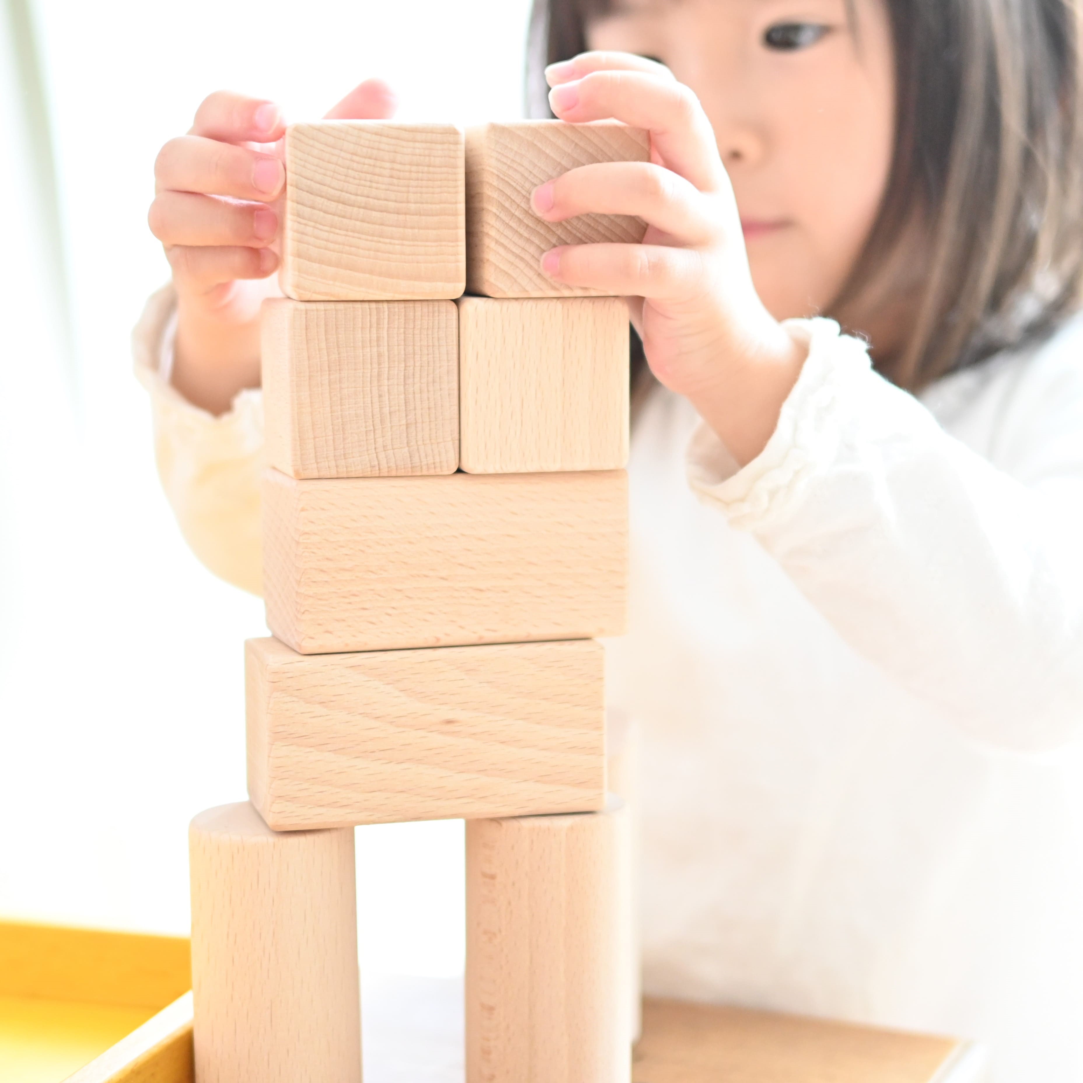 トイサブ!の小さな太陽シリーズ つみき 木のおもちゃ 日本製 赤ちゃん 人気 知育玩具 プレゼント おすすめ 音が鳴る 1歳｜アングル2