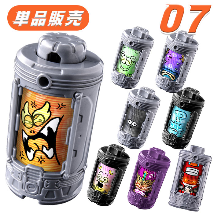 『超宇宙刑事ギャバン インフィニティ』より、 番組登場のキーアイテム「エモルギア」が登場！ 電池型アイテム「エモルギア」の全8種ランダムボックス商品の第7弾です。 天面パーツを操作することで絵柄がチェンジ、 ランダムボックス限定の絵柄がラインナップされています。 また、別売りのDXギャバリオントリガーに装着すると それぞれ固有音声・発光を楽しめます。 ＜ラインナップ＞全8種 ・ゲキドーエモルギー(アナザーver.) ・ヨリソーエモルギー ・クイールエモルギー ・フラットエモルギー(アナザーver.) ・ハテナゾーダエモルギー(ネガver.) ・ハッピークエモルギー(ネガver.) ・超次元エモルギー ギャバン・ライヤ ・超次元エモルギー エクシードラフト ドラフトレッダー ※こちらのページは単品販売用です。 　複数ご購入時に同じ種類が届く可能性があります。 【セット内容】 ・エモルギア×1個 ※セット内容以外は別売りです。 ◆パッケージサイズ：約W55×H73×D50mm ◆対象年齢：3歳以上 ◆生産国：中国 ◆メーカー：バンダイ ◆コピーライト 　&copy;テレビ朝日・東映AG・東映 　&copy;東映 ※画像と実際の商品は多少異なる場合があります。 ※ご利用の画面の設定・環境により色が違うように見える場合があります。 予めご了承ください。 ※ご注文の前に必ずお読み下さい※ こちらの商品は、初期不良を含むすべてのサポートがメーカーサポートとなります。 予めご承知の上、ご購入ください。 不具合等ございましたら、直接メーカーへお問い合わせくださいませ。 【トイトイファクトリー】【ToyToiFactory】