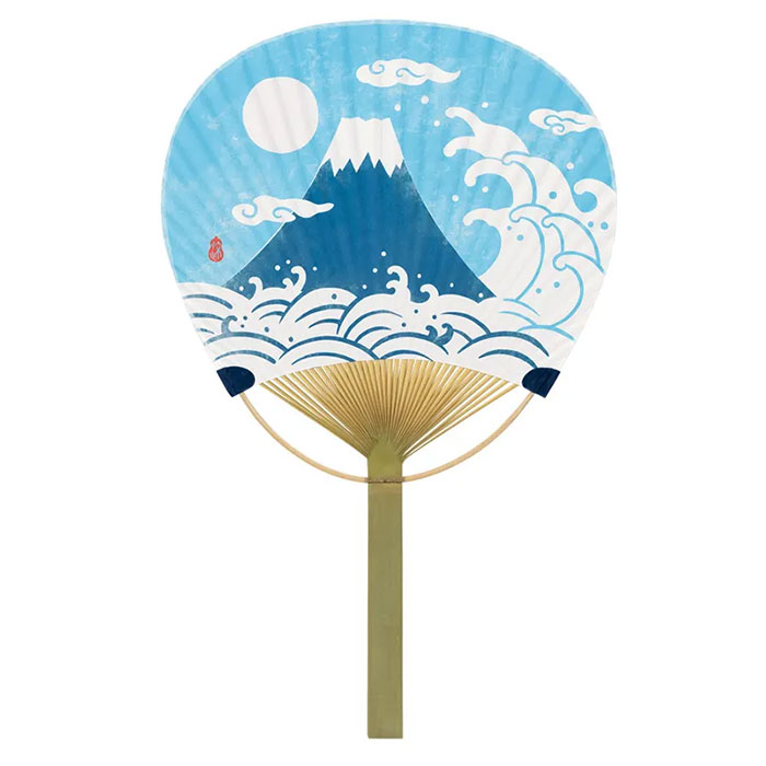 しっかりとしたサイズの、唐月竹うちわシリーズです！ 環境にやさしい天然素材の竹うちわ。 実用的で高級感も楽しめる人気のうちわです。 おしゃれで斬新なデザインが人気の竹うちわ。 持ち手（柄）も太めでしっかりとしたつくりです。 優雅な涼みのアイテムとして、着物や浴衣の装飾品、 踊りの小道具などに最適。 裏面は白無地です。 【セット内容】 ・竹うちわ×1 ※セット内容以外は別売りです。 ◆竹うちわサイズ：約W245×H380mm ◆パッケージ重量：約26.0g ◆メーカー：伏見上野旭昇堂 ※画像と実際の商品は多少異なる場合があります。 ※ご利用の画面の設定・環境により色が違うように見える場合があります。 予めご了承ください。 ※ご注文の前に必ずお読み下さい※ こちらの商品は、初期不良を含むすべてのサポートがメーカーサポートとなります。 予めご承知の上、ご購入ください。 不具合等ございましたら、直接メーカーへお問い合わせくださいませ。 【トイトイファクトリー】【ToyToiFactory】