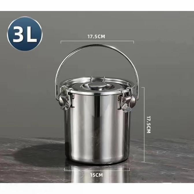 【優れた品質 耐久性と密閉性】高級ステンレス製消火器は耐久性だけでなく、見た目も美しく、チャコールキャニスターやスチール製消火器よりも防錆性に優れています。高温耐性シリコーン シール リングは、より優れたシール性能を備えており、酸素不足と消火に迅速かつ安全に対処できます。【秒速消火 2つの消火方法】水で消火すると、数秒で簡単かつ迅速に炭火を消すことができます。水できれいにする方が簡単かつ迅速です。キャンプやグリル時にすぐに取り出せるので、持ち運びもラクラク。 「木炭は乾燥させれば再利用できます。」 酸素欠乏消火は、完全に消火するまでに長い時間を要します。消火後の炭は乾かす必要がなく、そのまま使用でき、再着火も簡単にできます。【持ち運びに便利】滑らかな高品質のステンレス鋼で作られており、美しく、アウトドアキャンプで使用した後も掃除が簡単で、収納に便利なギフト収納バッグです。【現代キャンプの必需品】燃えカスを放置する「焚き逃げ」が問題となっています。火災の原因となり、景観にも良くなく、【優れた品質 耐久性と密閉性】高級ステンレス製消火器は耐久性だけでなく、見た目も美しく、チャコールキャニスターやスチール製消火器よりも防錆性に優れています。高温耐性シリコーン シール リングは、より優れたシール性能を備えており、酸素不足と消火に迅速かつ安全に対処できます。【秒速消火 2つの消火方法】水で消火すると、数秒で簡単かつ迅速に炭火を消すことができます。水できれいにする方が簡単かつ迅速です。キャンプやグリル時にすぐに取り出せるので、持ち運びもラクラク。 「木炭は乾燥させれば再利用できます。」 酸素欠乏消火は、完全に消火するまでに長い時間を要します。消火後の炭は乾かす必要がなく、そのまま使用でき、再着火も簡単にできます。【持ち運びに便利】滑らかな高品質のステンレス鋼で作られており、美しく、アウトドアキャンプで使用した後も掃除が簡単で、収納に便利なギフト収納バッグです。【現代キャンプの必需品】燃えカスを放置する「焚き逃げ」が問題となっています。火災の原因となり、景観にも良くなく、