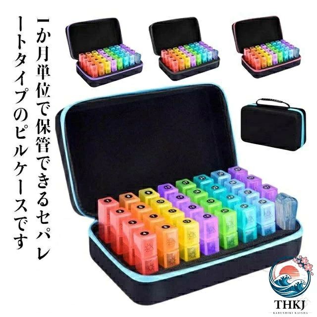 1か月単位で保管できるセパレートタイプのピルケースです一ヶ月分の薬が1日3回 朝・昼・夕方と分かれて管理のしやすい薬箱。一目で飲み忘れがわかるので、お薬の管理がかんたんに！毎日飲む薬の管理がしっかりできますので飲み忘れの心配もございません。1日分ごとにケースが取り外せる事により旅行や外出などのお出かけする際に持って行くこともできます。ミニケースはそれぞれ取り外しが可能。旅行の時は、該当する日付のミニケースを取り外して持っていくのみ。1ヵ月分のケース全体もスリムなので、薬をすっきり収納できます。 サイズ 1か月薬ケース サイズについての説明 薬ケース10*2.5*3cmバッグ26*17*12cm　※サイズ表の実寸法は商品によって1-3cm程度の誤差がある場合がございます。 素材 PP 色 パープル ブルー ピンク ブラック 備考 ●サイズ詳細等の測り方はスタッフ間で統一、徹底はしておりますが、実寸は商品によって若干の誤差(1cm〜3cm )がある場合がございますので、予めご了承ください。 ●製造ロットにより、細部形状の違いや、同色でも色味に多少の誤差が生じます。 ●パッケージは改良のため予告なく仕様を変更する場合があります。 ▼商品の色は、撮影時の光や、お客様のモニターの色具合などにより、実際の商品と異なる場合がございます。あらかじめ、ご了承ください。 ▼生地の特性上、やや匂いが強く感じられるものもございます。数日のご使用や陰干しなどで気になる匂いはほとんど感じられなくなります。 ▼同じ商品でも生産時期により形やサイズ、カラーに多少の誤差が生じる場合もございます。 ▼他店舗でも在庫を共有して販売をしている為、受注後欠品となる場合もございます。予め、ご了承お願い申し上げます。 ▼出荷前に全て検品を行っておりますが、万が一商品に不具合があった場合は、お問い合わせフォームまたはメールよりご連絡頂けます様お願い申し上げます。速やかに対応致しますのでご安心ください。 指定された配送時間は承っておりません。【ファッション姫】