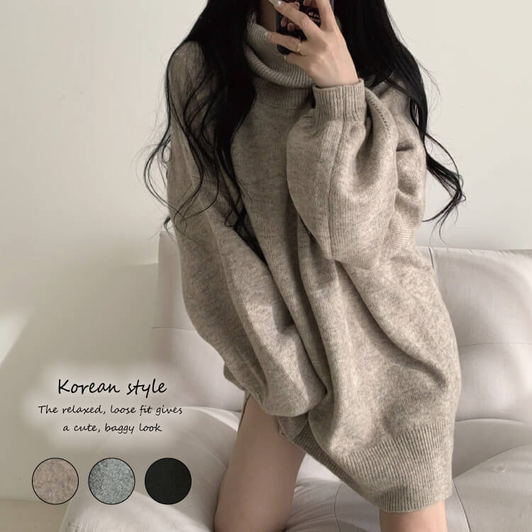 商品番号5386ゆるシルエットで大人可愛い、ひざ上の絶妙バランスが魅力のタートルネックニットワンピ。体をふんわり包み込むオーバーサイズデザインで、華奢見えしながら抜け感のあるスタイルに。タートルネックが顔まわりを優しく包み、暖かさと小顔効果を両立。ざっくりとしたニットのミニ丈のワンピとしても、チュニックとしてパンツやレギンスに合わせても◎秋冬のデイリーコーデにぴったり。シンプルながらこなれ感を楽しめる、大人女子のためのチュニックニットワンピースです。サイズfree(着丈80cm/バスト126cm/袖丈49cm)素材ニット（ポリエステル）生産国中国詳細伸縮性:あり/裏地:なし/透け感:なし/厚み:普通/季節：秋、冬洗濯情報手洗いカラーベージュ、ブラック、グレー検索ワード：ニット ワンピース レディース 韓国 タートルネック オーバーサイズ ニットワンピ ミニ丈 ひざ上 体型カバー ゆったり ざっくりニット チュニック セーター 長袖 秋 冬 あったか 大人可愛い かわいい シンプル ルーズ 20代 30代 40代 冬コーデ 韓国ファッション● メーカー希望小売価格はメーカーカタログに基づいて掲載しています