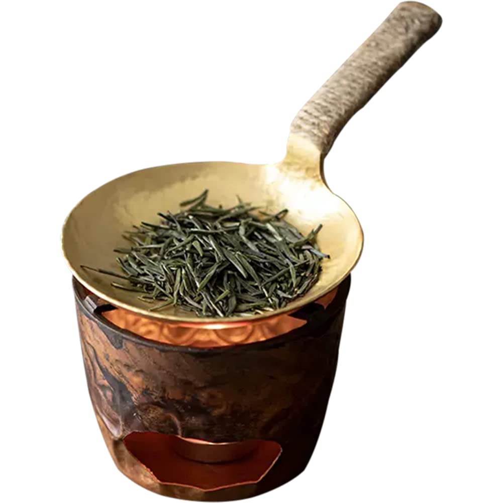 商品説明 商品詳細 純銅の茶香炉道具、素材：純銅。工芸：手鍛造。 茶香炉の使い方：使用前に茶香炉を洗浄して乾燥後、お茶葉を茶香炉の皿の上に置き、それにアロマ用のロウソクで皿を加熱し、茶葉をやさしくかき混ぜて均一に加熱し、お茶葉の香ばしいかおりが出来ます。お茶を作るとき味は美味しくなります デザイン：皿はハンドル付き、茶香炉を使った時、持つことが便利です。底部は3つの断熱パッド付きます。 原理効果： 茶香炉で茶葉を乾燥すること。 茶葉は保管時に水分を吸収しやすい、それに他の味を染めやすいのため、もう一度茶香炉で水分を取り除き、他の匂いを除去することになり、お茶葉の香りはもう一度出来ます。粗陶の材質は素早く熱を均等に伝達します。焼いてからお茶の味はもっとまろやかです。 用途：アロマ炉、茶香炉、お茶を保温すること 関連キーワード 茶香炉 茶葉 送料無料 内祝い お誕生日祝い ギフト gift 注意事項 ※画像はご覧になっているモニターやPCなどの環境により、実物と多少カラーが異なる場合がございます。 ※ページに記載の通りですが、製造時期や改良などによって仕様が若干異なる場合がございますので何卒ご了承下さい。 ※基本的には全国一律送料無料と対応させていただきますが、ご送付先は沖縄・北海道など離島の場合は2500円の送料をご請求させていただきます、ご注文後追加送料があります。 ※色味やサイズが異なるなどのクレームはご対応致しかねますので、ご了承ください。 ※商品のサイズは採寸方法によって、若干な誤差が生じる場合はあります。ご了承ください。 ※こちらの対応と商品について何かご不満がありましたら、「レビュー」を付ける前に一度ショップとご連絡してお願いいたします、ショップの誠意を持って最後まで対応させていただきます。 品質保証 ◎※販売している商品は全て新品未使用です、倉庫から出荷前に検品必要ですので、箱を開封する場合もございます、予めご了承くださいませ。 ◎※初期不良の場合は到着後3営業日以内にご連絡ください。 ◎※初期不良の場合は写真や動画を送って下さい、確認後無料で新品交換もしくは御返金致しますのでご連絡下さい。 ◎※写真や動画を送っていただけない場合は技術者と確認できません、返品返金対応出来ない可能性が御座います、予めご了承くださいませ。商品説明 商品詳細 純銅の茶香炉道具、素材：純銅。工芸：手鍛造。 茶香炉の使い方：使用前に茶香炉を洗浄して乾燥後、お茶葉を茶香炉の皿の上に置き、それにアロマ用のロウソクで皿を加熱し、茶葉をやさしくかき混ぜて均一に加熱し、お茶葉の香ばしいかおりが出来ます。お茶を作るとき味は美味しくなります デザイン：皿はハンドル付き、茶香炉を使った時、持つことが便利です。底部は3つの断熱パッド付きます。 原理効果： 茶香炉で茶葉を乾燥すること。 茶葉は保管時に水分を吸収しやすい、それに他の味を染めやすいのため、もう一度茶香炉で水分を取り除き、他の匂いを除去することになり、お茶葉の香りはもう一度出来ます。粗陶の材質は素早く熱を均等に伝達します。焼いてからお茶の味はもっとまろやかです。 用途：アロマ炉、茶香炉、お茶を保温すること 関連キーワード 茶香炉 茶葉 送料無料 内祝い お誕生日祝い ギフト gift 注意事項 ※画像はご覧になっているモニターやPCなどの環境により、実物と多少カラーが異なる場合がございます。 ※ページに記載の通りですが、製造時期や改良などによって仕様が若干異なる場合がございますので何卒ご了承下さい。 ※基本的には全国一律送料無料と対応させていただきますが、ご送付先は沖縄・北海道など離島の場合は2500円の送料をご請求させていただきます、ご注文後追加送料があります。 ※色味やサイズが異なるなどのクレームはご対応致しかねますので、ご了承ください。 ※商品のサイズは採寸方法によって、若干な誤差が生じる場合はあります。ご了承ください。 ※こちらの対応と商品について何かご不満がありましたら、「レビュー」を付ける前に一度ショップとご連絡してお願いいたします、ショップの誠意を持って最後まで対応させていただきます。 品質保証 ◎※販売している商品は全て新品未使用です、倉庫から出荷前に検品必要ですので、箱を開封する場合もございます、予めご了承くださいませ。 ◎※初期不良の場合は到着後3営業日以内にご連絡ください。 ◎※初期不良の場合は写真や動画を送って下さい、確認後無料で新品交換もしくは御返金致しますのでご連絡下さい。 ◎※写真や動画を送っていただけない場合は技術者と確認できません、返品返金対応出来ない可能性が御座います、予めご了承くださいませ。