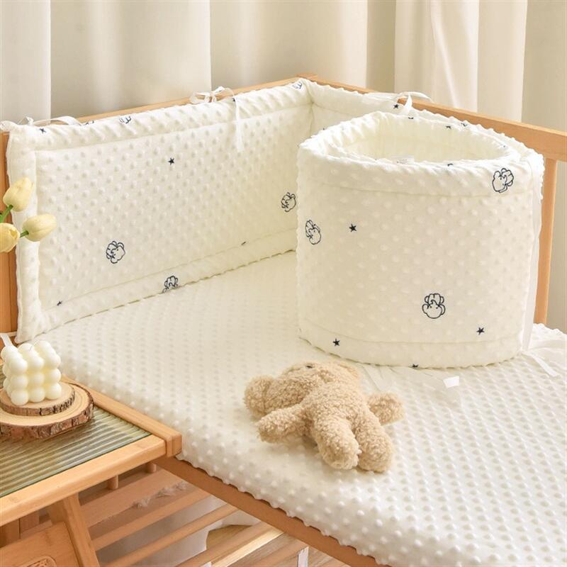 ■ 商品内容ベビーベッドガード■ 素材ポリエステル■ サイズ長さ60/80/120/180/200/240cm、高さ28cm、厚さ約2.5cm■ カラー写真通り■ 注意書き※商品写真は現品と異なる場合があります。※サイズに多少の誤差が生じる場合があります。