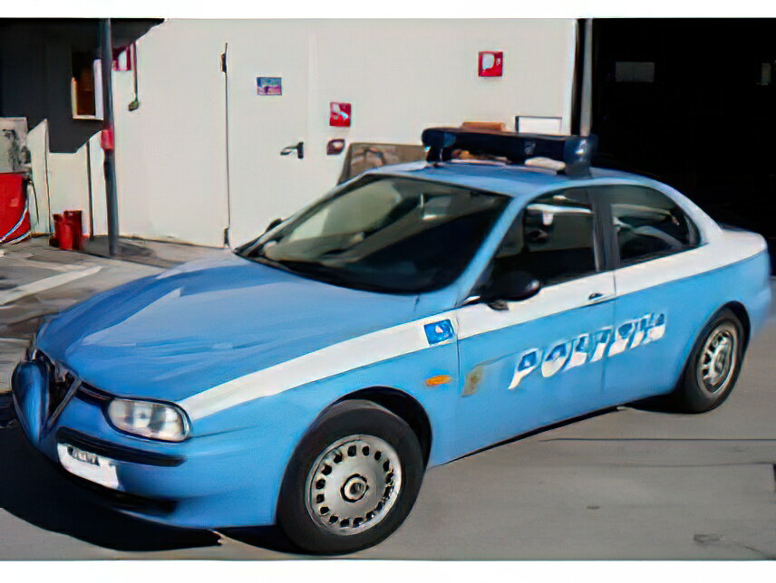 y\z2024N\ALFA ROMEOAt@I 156 2.0 TWIN SPARK POLIZIA STRADALE 1997 - BLUE WHITE /MITICA 1/18 ~jJ[