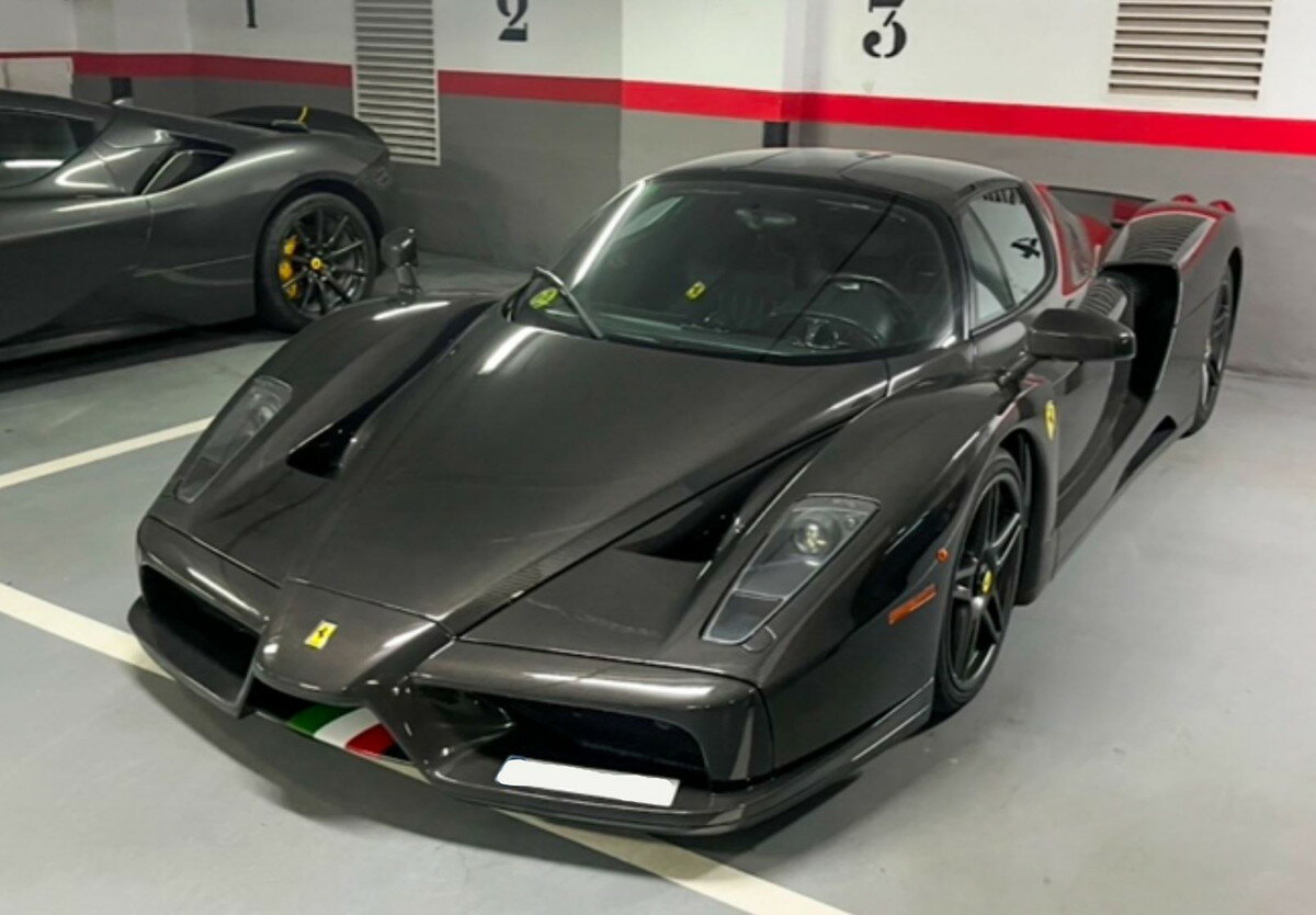 Rakuten - 【予約】Ferrariフェラーリ Enzo open diecast Full carbon Italian stripe Luxury pack / BBR 1/18 ミニカー