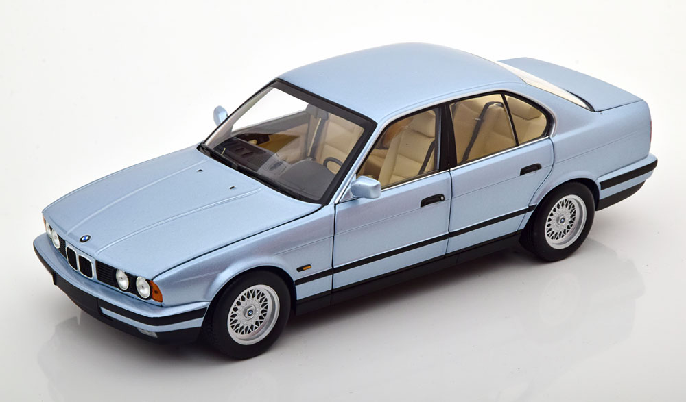 BMW 535i E34 セダン 1988 ライトブルーメタリック / Minichamps 1/18 ミニカー