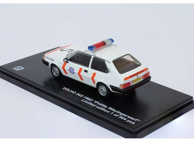 ▶ PRODUCT DETAILS メーカー TRIPLE9 スケール 1/43 商品状態 新品 ⚠ 海外製品に関するご案内 本製品は精密ディスプレイモデルのため、製造工程上、個体差が見られる場合がございます。微細な塗装の個体差・エッチングパーツのわずかなズレ・ケース／外箱の軽微なダメージ等がこれに該当します。これらはメーカー基準で良品とされており、当店でも良品として取り扱っております。あらかじめご了承ください。 ▶ NOTICE お届け時期について お届けの目安の記載を必ずご確認ください。 在庫について 他サイトとの併売のため、在庫切れの場合がございます。売り切れの際はメールにてご連絡いたします。 予約商品について 銀行振込・コンビニ決済のお支払い期限はご注文日から14日以内です。予約品は代引き・クレジット決済をご選択ください。発売予定日は確定日ではなく、大幅な延期・中止、入荷数量の減少が生じる場合がございます。 ご注意事項 輸入品の性質上、外箱に傷みなどがある場合がございます。あらかじめご了承ください。