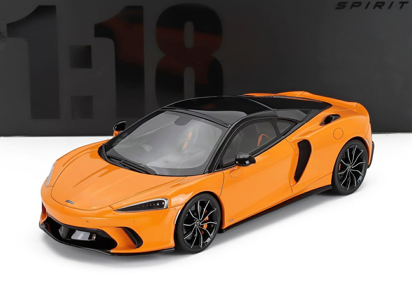 マクラーレン GTS 2025年 オレンジ ブラック / GT SPIRIT 1/18 ミニカー