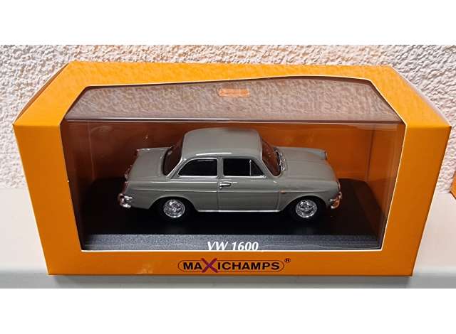 1966 フォルクスワーゲン 1600 ベージュ VW 1600 ミニカー ワーゲン / Maxichamps 1/43 ミニカー