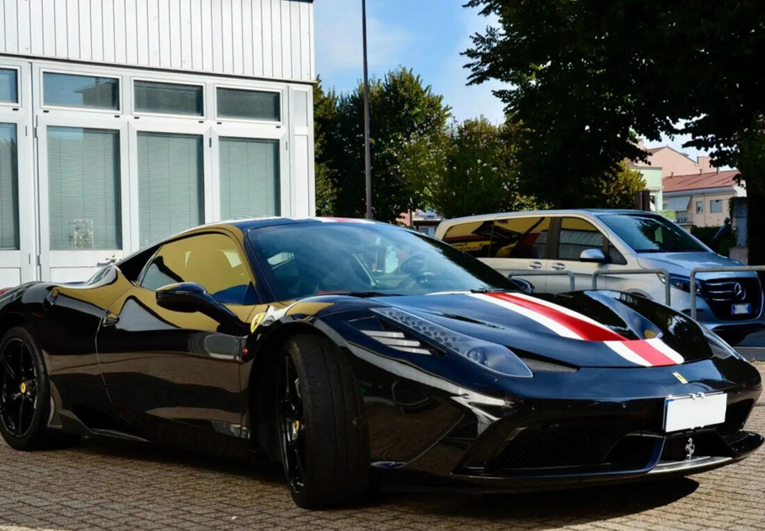 【予約】Ferrariフェラーリ 458 Speciale Nero DS with red white stripe / BBR 1/18 ミニカー