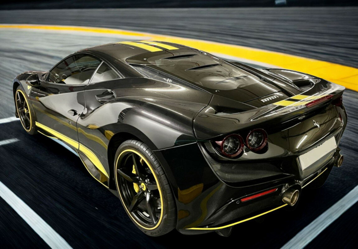 Ferrariフェラーリ F8 Tributo nero daytona metallic with yellow stripes / BBR 1/18 ミニカー