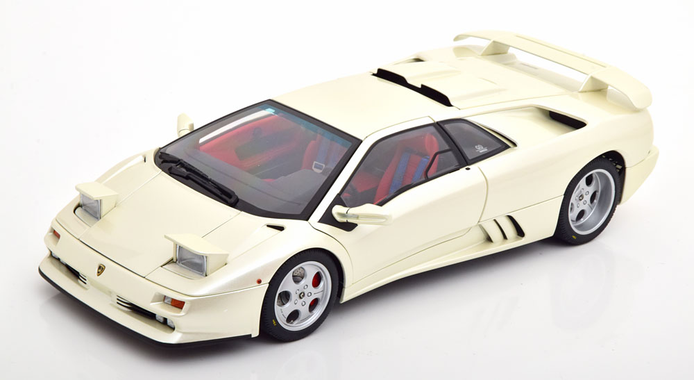 ▶ PRODUCT DETAILS メーカー AUTOart スケール 1/18 商品状態 新品 ⚠ 海外製品に関するご案内 本製品は精密ディスプレイモデルのため、製造工程上、個体差が見られる場合がございます。微細な塗装の個体差・エッチングパーツのわずかなズレ・ケース／外箱の軽微なダメージ等がこれに該当します。これらはメーカー基準で良品とされており、当店でも良品として取り扱っております。あらかじめご了承ください。 ▶ NOTICE お届け時期について お届けの目安の記載を必ずご確認ください。 在庫について 他サイトとの併売のため、在庫切れの場合がございます。売り切れの際はメールにてご連絡いたします。 予約商品について 銀行振込・コンビニ決済のお支払い期限はご注文日から14日以内です。予約品は代引き・クレジット決済をご選択ください。発売予定日は確定日ではなく、大幅な延期・中止、入荷数量の減少が生じる場合がございます。 ご注意事項 輸入品の性質上、外箱に傷みなどがある場合がございます。あらかじめご了承ください。