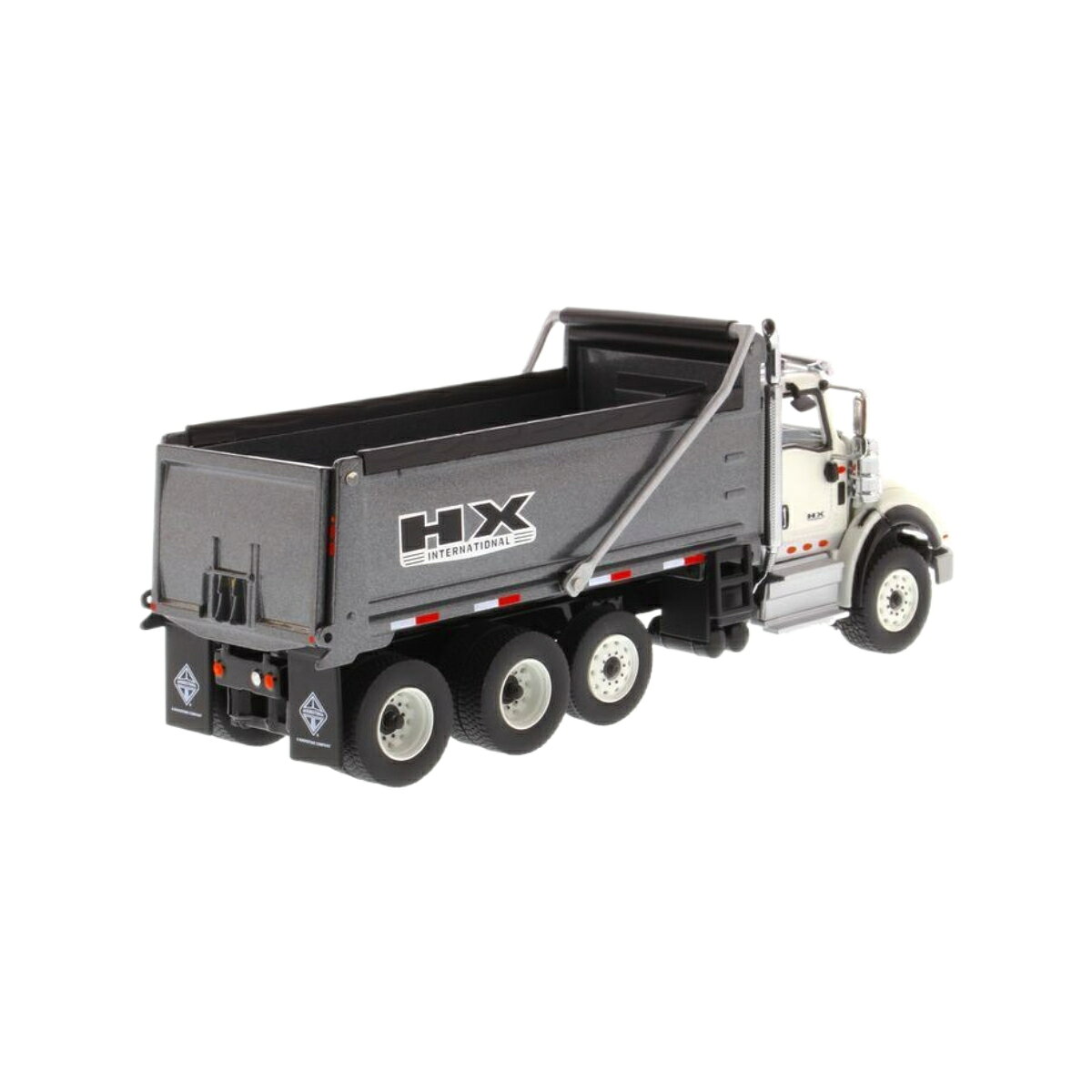 ラストホビーのInternational HX620 Dumper ダンプ / Diecast Masters 1/50 建設機械模型 工事車両｜アングル3