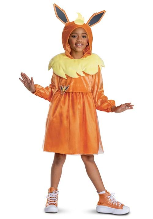 ポケモンのフレア（Flareon）をモチーフにした女の子用コスプレ衣装です。ハロウィン、ポケモンイベント、仮装パーティーに最適なデザイン。 ▶ セット内容 ✓ フード付きドレス ✓ 取り外し可能な襟 ※ 記載以外の小物は付属しません。 ▶ サイズガイド（US規格） サイズバストウエストヒップ身長Size 4/666cm58cm67cm43"-48.5"Size 7/874cm66cm77cm49"-53"Size 10/1277cm69cm81cm54"-60" ※ US規格のため日本サイズより大きめの場合あり。迷ったらワンサイズ下がおすすめ。 ▶ 仕様について米国製コスチュームの輸入品です。USA限定デザイン。素材: ポリエステル・ベロア。縫製に個体差がある場合があります。 ▶ お届けについて納期の目安を必ずご確認ください。※ 在庫状況により変動あり。9-10月は注文集中のためお早めに。
