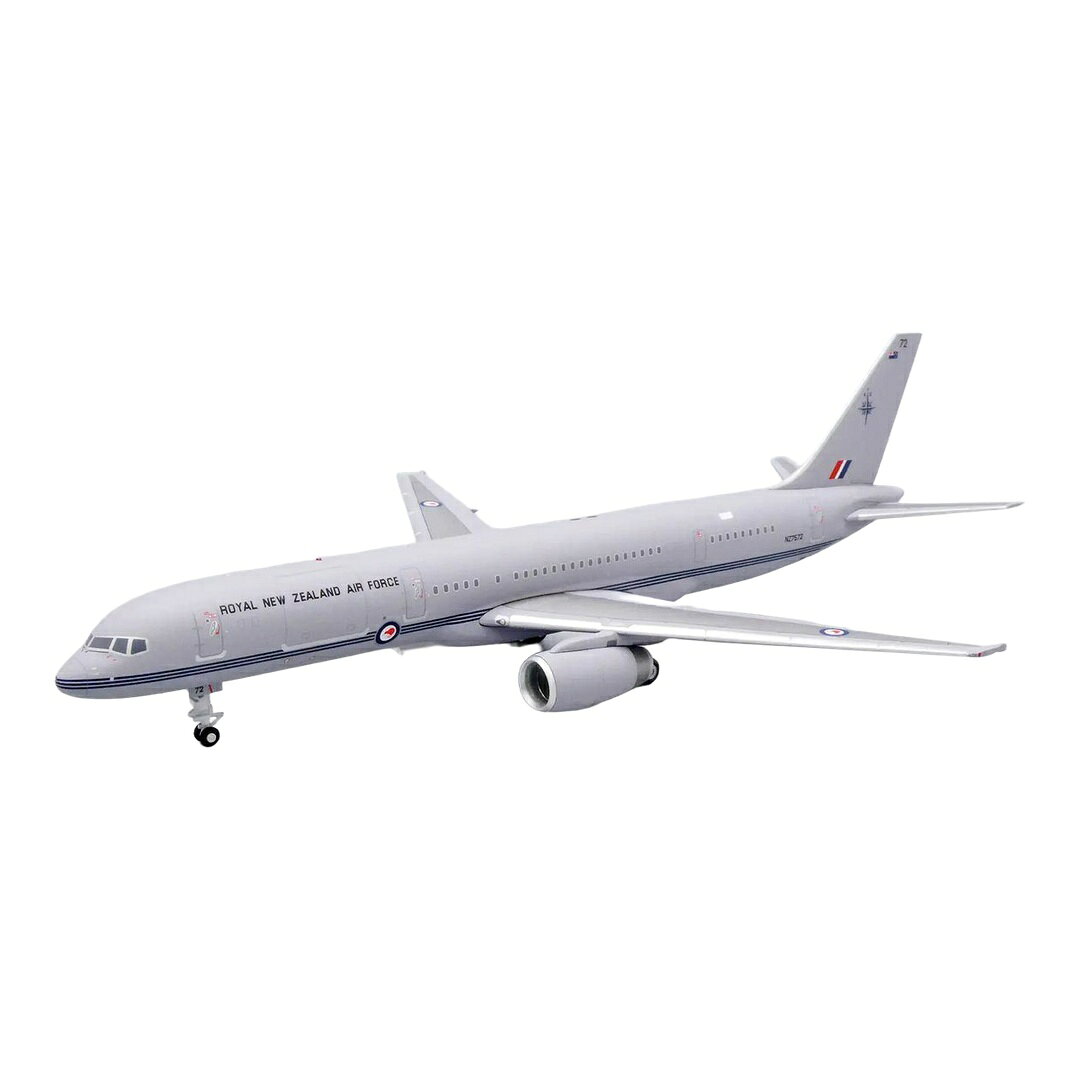 ▶ PRODUCT DETAILS メーカー JC Wings スケール 1/200 商品状態 新品 ⚠ 海外製品に関するご案内 本製品は精密ディスプレイモデルのため、製造工程上、個体差が見られる場合がございます。微細な塗装の個体差・エッチングパーツのわずかなズレ・ケース／外箱の軽微なダメージ等がこれに該当します。これらはメーカー基準で良品とされており、当店でも良品として取り扱っております。あらかじめご了承ください。 ▶ NOTICE お届け時期について お届けの目安の記載を必ずご確認ください。 在庫について 他サイトとの併売のため、在庫切れの場合がございます。売り切れの際はメールにてご連絡いたします。 予約商品について 銀行振込・コンビニ決済のお支払い期限はご注文日から14日以内です。予約品は代引き・クレジット決済をご選択ください。発売予定日は確定日ではなく、大幅な延期・中止、入荷数量の減少が生じる場合がございます。 ご注意事項 輸入品の性質上、外箱に傷みなどがある場合がございます。あらかじめご了承ください。