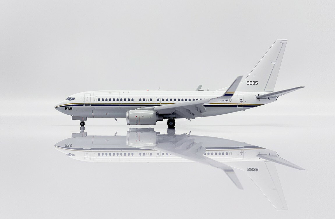 商品詳細 メーカー JC Wings スケール 1/200 お届け時期 お届けの目安の記載を必ずご確認ください。 在庫について 在庫管理に関しましては細心の注意を払っておりますが、他サイトとの併売の為、在庫切れの場合がございます。万が一売り切れの場合はメールにてご連絡させていただきます。 予約商品について 銀行振込・コンビニ決済のお支払い期限はご注文日から14日以内となります。 予約品の決済方法は代引き・クレジット決済をご選択ください。 発売予定日は、確定日ではありません。発売が大幅に延期または中止になることがございます。 また、メーカー都合により入荷数量を一方的に減らされ、ご注文いただきました数量が入荷出来ない場合が稀にございます。 万が一、ご注文分の確保が出来ない場合、メールにてご連絡させていただきます。ご不便をお掛けしますがご理解のほどよろしくお願いいたします。 ご注意事項 輸入品の性質上箱に傷みなどある場合がございますので予めご了承ください。