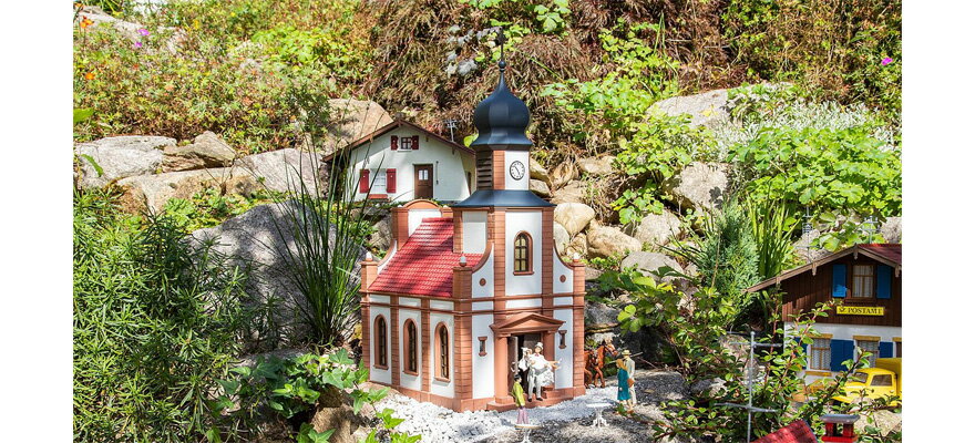 Gゲージ 鉄道模型 ファーラー Faller 柱廊のある単一廊式の教会 Single-nave church with columned portal