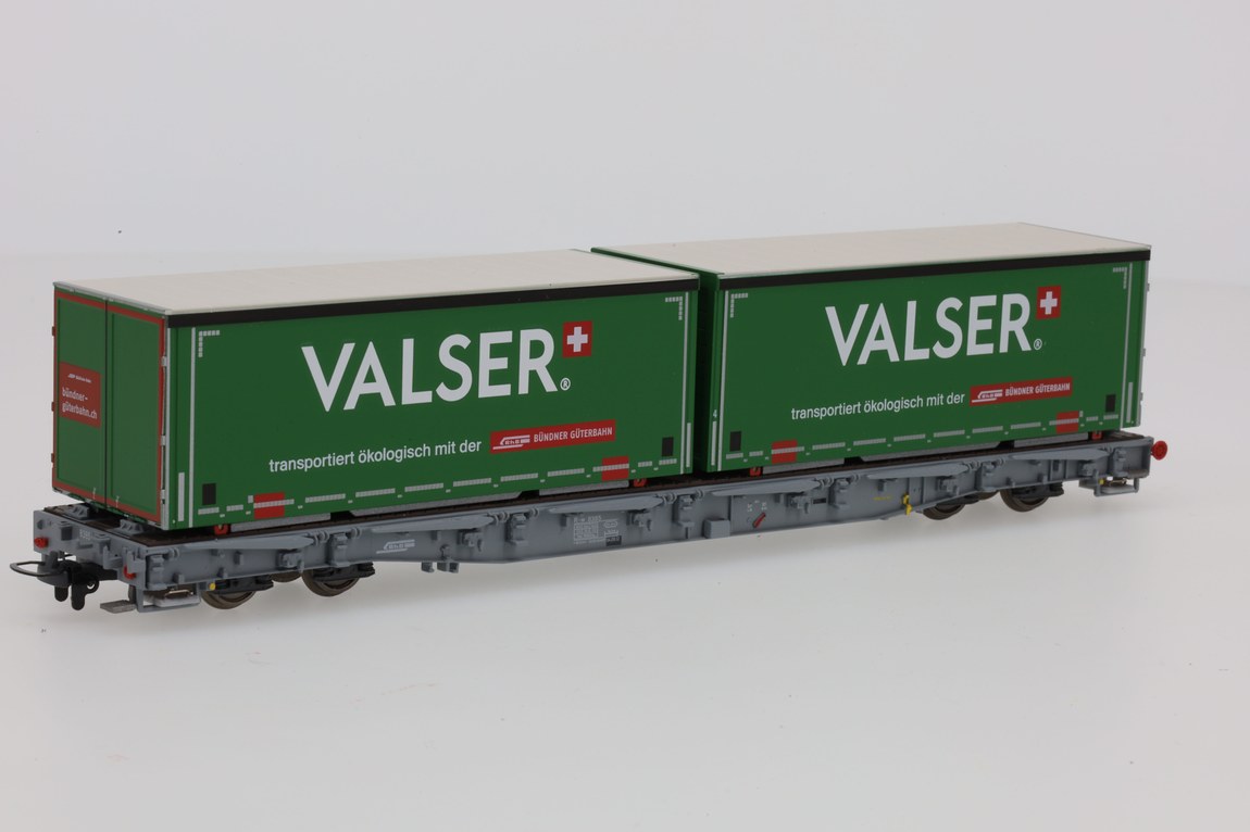 H0m 鉄道模型 貨車 Bemo ベモ RhB R-w 8385 長物車 VALSER Era VI DC with 2 swap bodies Valser