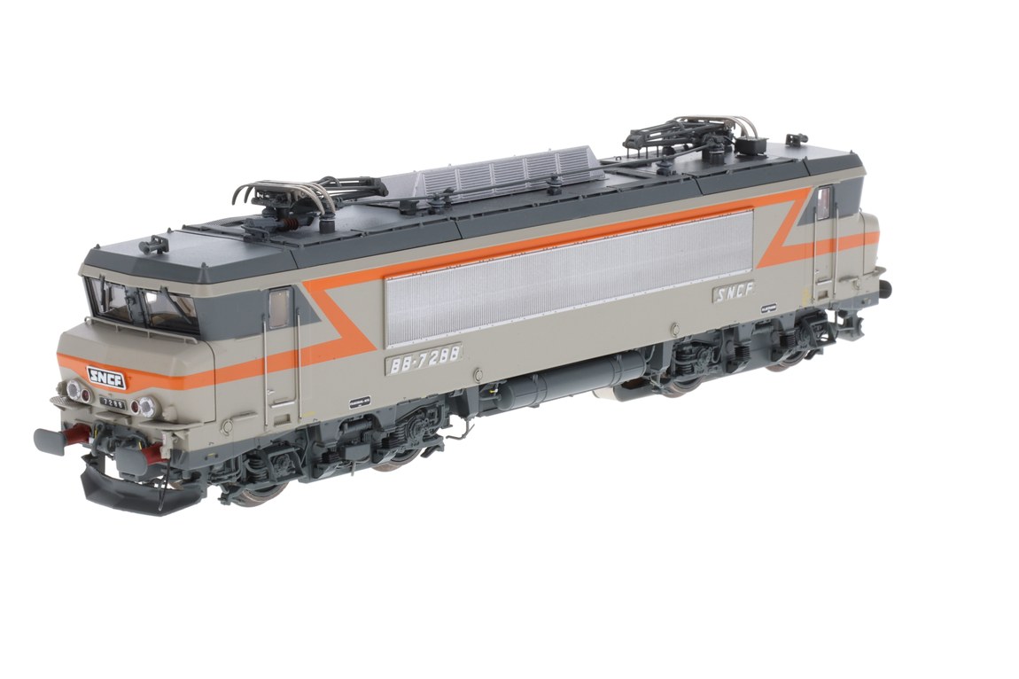 商品詳細 メーカー LS Models スケール H0 お届け時期 お届けの目安の記載を必ずご確認ください。 在庫について 在庫管理に関しましては細心の注意を払っておりますが、他サイトとの併売の為、在庫切れの場合がございます。万が一売り切れの場合はメールにてご連絡させていただきます。 予約商品について 銀行振込・コンビニ決済のお支払い期限はご注文日から14日以内となります。 予約品の決済方法は代引き・クレジット決済をご選択ください。 発売予定日は、確定日ではありません。発売が大幅に延期または中止になることがございます。 また、メーカー都合により入荷数量を一方的に減らされ、ご注文いただきました数量が入荷出来ない場合が稀にございます。 万が一、ご注文分の確保が出来ない場合、メールにてご連絡させていただきます。ご不便をお掛けしますがご理解のほどよろしくお願いいたします。 ご注意事項 輸入品の性質上箱に傷みなどある場合がございますので予めご了承ください。