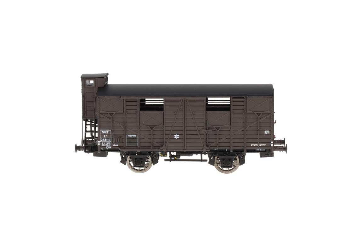 商品詳細 メーカー LS Models スケール H0 お届け時期 お届けの目安の記載を必ずご確認ください。 在庫について 在庫管理に関しましては細心の注意を払っておりますが、他サイトとの併売の為、在庫切れの場合がございます。万が一売り切れの場合はメールにてご連絡させていただきます。 予約商品について 銀行振込・コンビニ決済のお支払い期限はご注文日から14日以内となります。 予約品の決済方法は代引き・クレジット決済をご選択ください。 発売予定日は、確定日ではありません。発売が大幅に延期または中止になることがございます。 また、メーカー都合により入荷数量を一方的に減らされ、ご注文いただきました数量が入荷出来ない場合が稀にございます。 万が一、ご注文分の確保が出来ない場合、メールにてご連絡させていただきます。ご不便をお掛けしますがご理解のほどよろしくお願いいたします。 ご注意事項 輸入品の性質上箱に傷みなどある場合がございますので予めご了承ください。