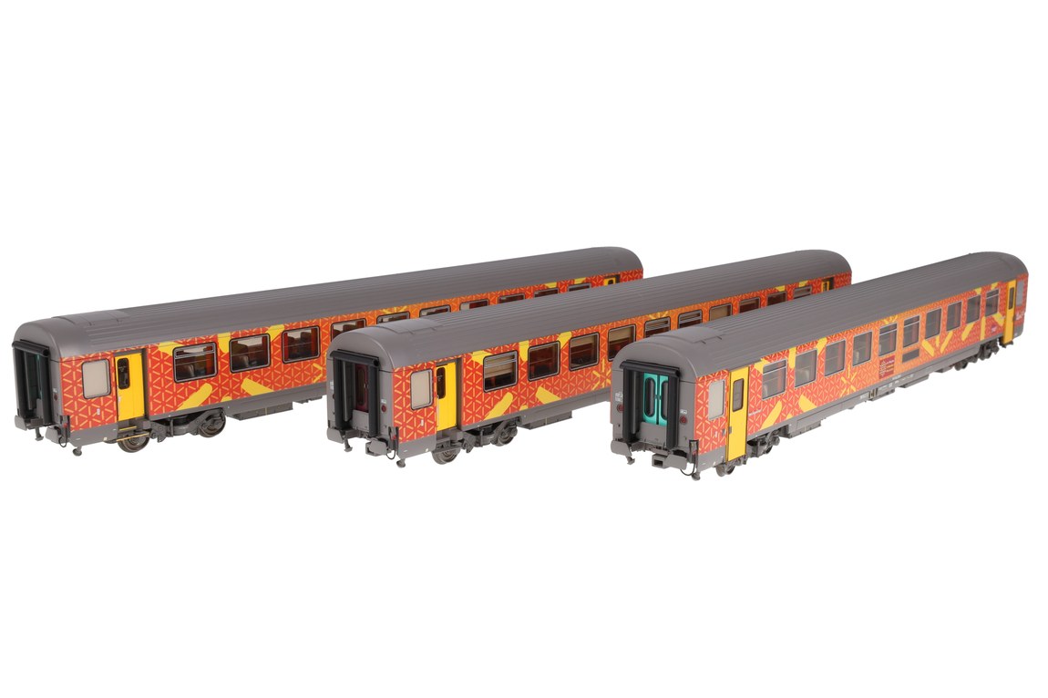 商品詳細 メーカー LS Models スケール H0 お届け時期 お届けの目安の記載を必ずご確認ください。 在庫について 在庫管理に関しましては細心の注意を払っておりますが、他サイトとの併売の為、在庫切れの場合がございます。万が一売り切れの場合はメールにてご連絡させていただきます。 予約商品について 銀行振込・コンビニ決済のお支払い期限はご注文日から14日以内となります。 予約品の決済方法は代引き・クレジット決済をご選択ください。 発売予定日は、確定日ではありません。発売が大幅に延期または中止になることがございます。 また、メーカー都合により入荷数量を一方的に減らされ、ご注文いただきました数量が入荷出来ない場合が稀にございます。 万が一、ご注文分の確保が出来ない場合、メールにてご連絡させていただきます。ご不便をお掛けしますがご理解のほどよろしくお願いいたします。 ご注意事項 輸入品の性質上箱に傷みなどある場合がございますので予めご了承ください。