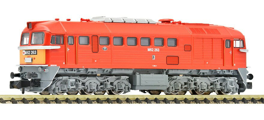 ▶ PRODUCT DETAILS メーカー Fleischmann スケール N 電源方式 DC デジタルデコーダー 非搭載 ⚠ 海外製品に関するご案内 本製品は精密な鉄道模型のため、製造工程上、個体差が見られる場合がございます。微細な塗装の個体差・パーツのわずかなズレ・ケース／外箱の軽微なダメージ等がこれに該当します。これらはメーカー基準で良品とされており、当店でも良品として取り扱っております。あらかじめご了承ください。 ▶ NOTICE お届け時期について お届けの目安の記載を必ずご確認ください。 在庫について 在庫管理に関しましては細心の注意を払っておりますが、他サイトとの併売のため、在庫切れの場合がございます。万が一売り切れの場合はメールにてご連絡させていただきます。 ご注意事項 輸入品の性質上、外箱に傷みなどがある場合がございます。あらかじめご了承ください。