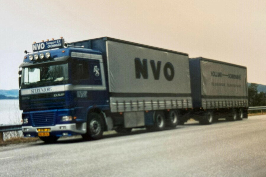 2026年発売予定 DAF 95XF SPACE CAB 6X2 CURTAINSIDE TRUCK DRAWBAR TRAILER 6 AXLE R. Sterenborg / WSI 1/50 建設機械 模型