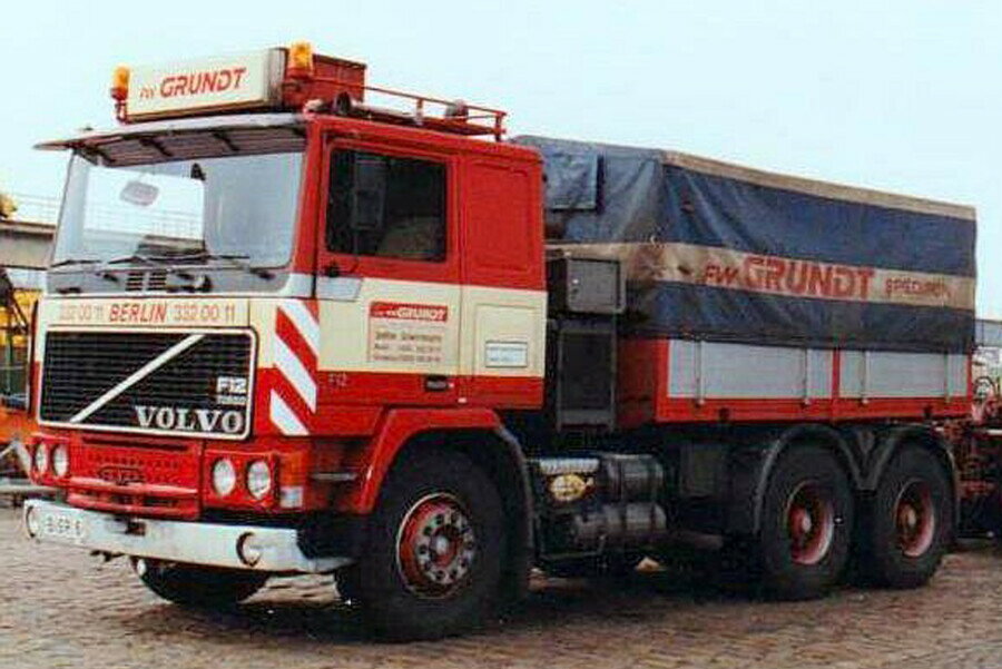 【予約】2026年発売予定 Volvoボルボ F12 6X4 F.W. Grundt / WSI 1/50 建設機械 模型