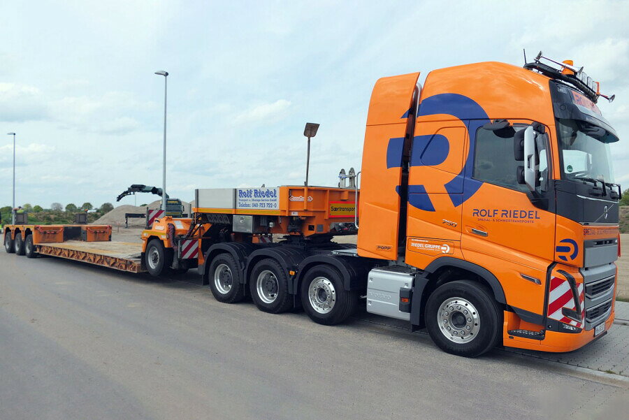 2026年発売予定 Volvoボルボ FH5 GLOBETROTTER XL 8X4 LOW LOADER DOLLY 1 AXLE - 3 AXLE Rolf Riedel / WSI 1/50 建設機械 模型