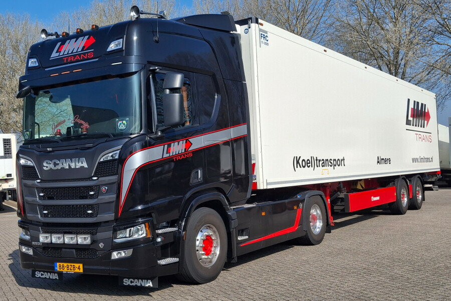 Hot Wheels - 【予約】2026年発売予定 Scaniaスカニア R HIGHLINE CR20H 4X2 リーファートレーラー 3軸 Limi Trans / WSI 1/50 建設機械 模型