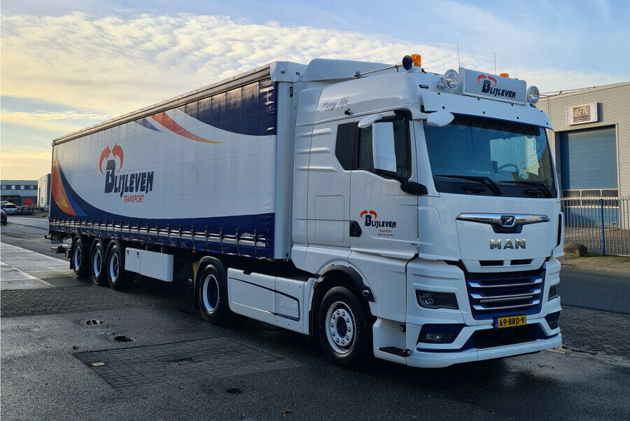 2026年発売予定 MAN TGX GM 4X2 TRIDEC CURTAINSIDE TRAILER - 3 AXLE Blijleven Transport / WSI 1/50 建設機械 模型